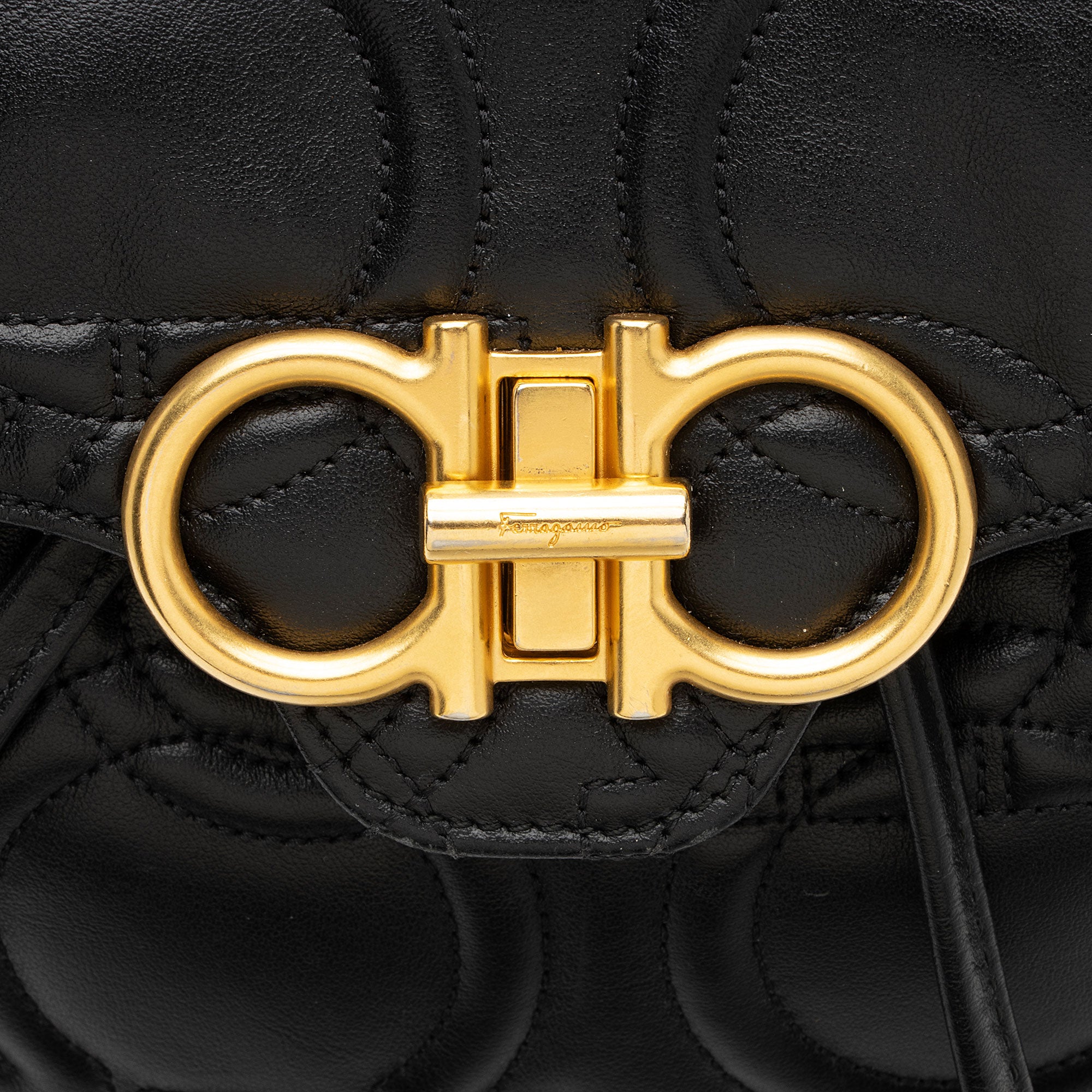 Salvatore Ferragamo Leather Gancio Chain Backpack (SHF-F2dnTU)