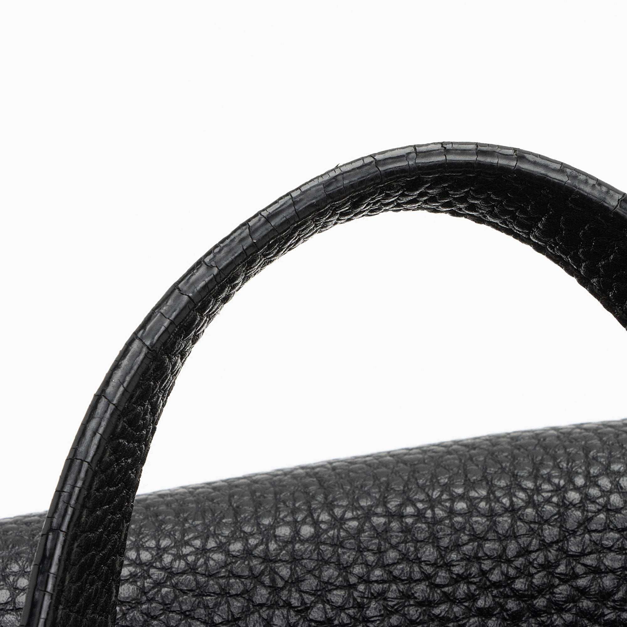 Salvatore Ferragamo Leather Nencia Tote (SHF-8FNEBa)