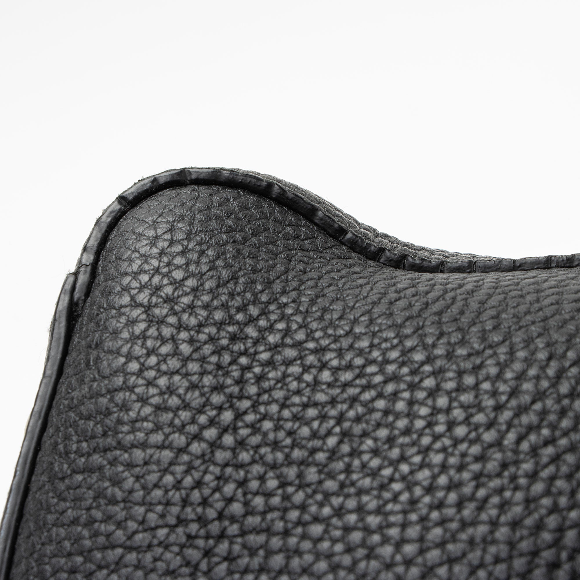 Salvatore Ferragamo Leather Nencia Tote (SHF-8FNEBa)