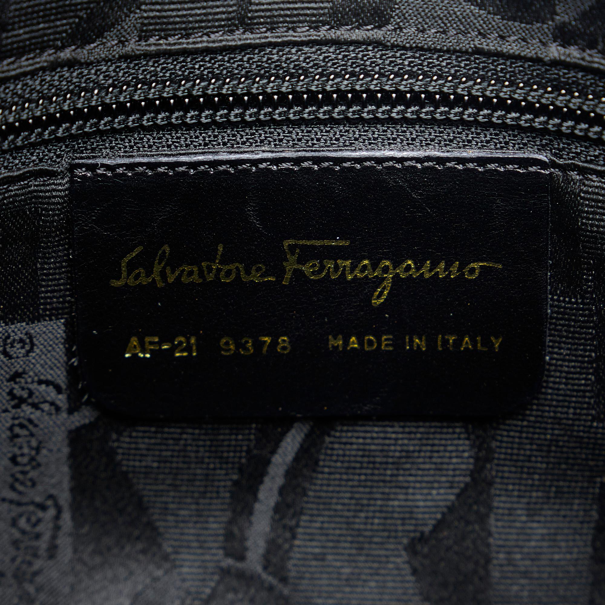 Salvatore Ferragamo Leather Shoulder Bag (SHG-nK1lGq)