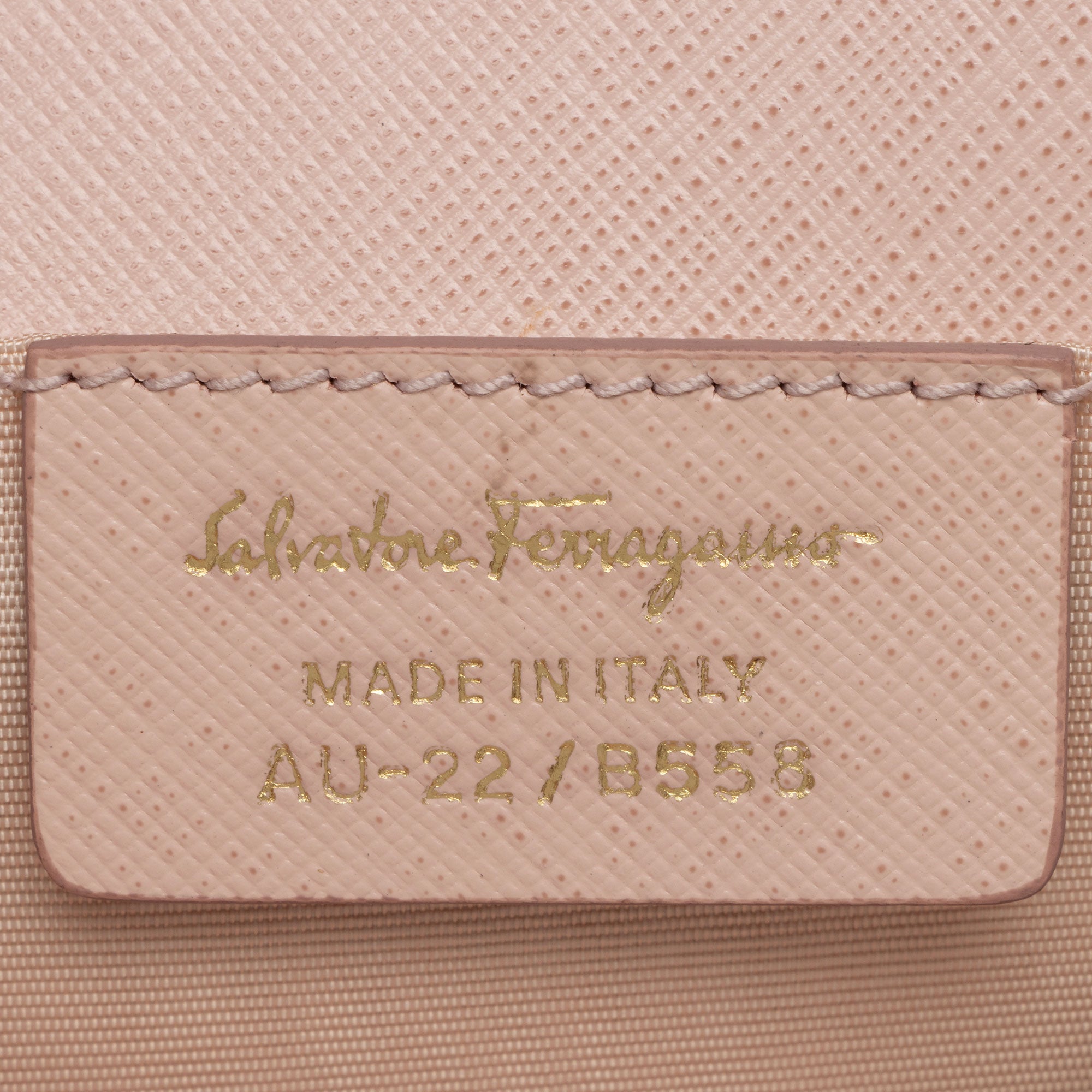 Salvatore Ferragamo Saffiano Miss Vara Mini Shoulder Bag (SHF-hCPEYM)