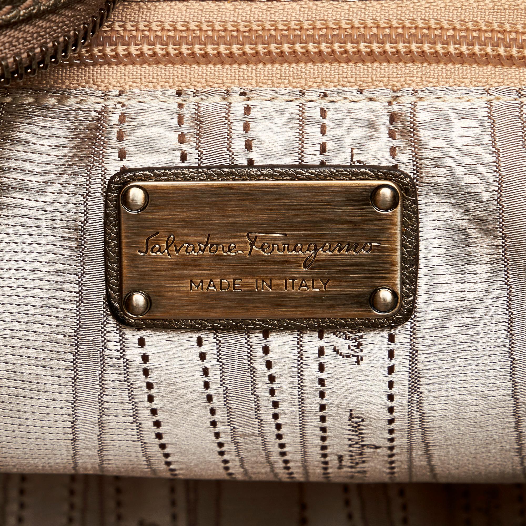 Salvatore Ferragamo Vara Handbag (SHG-1LYSQM)