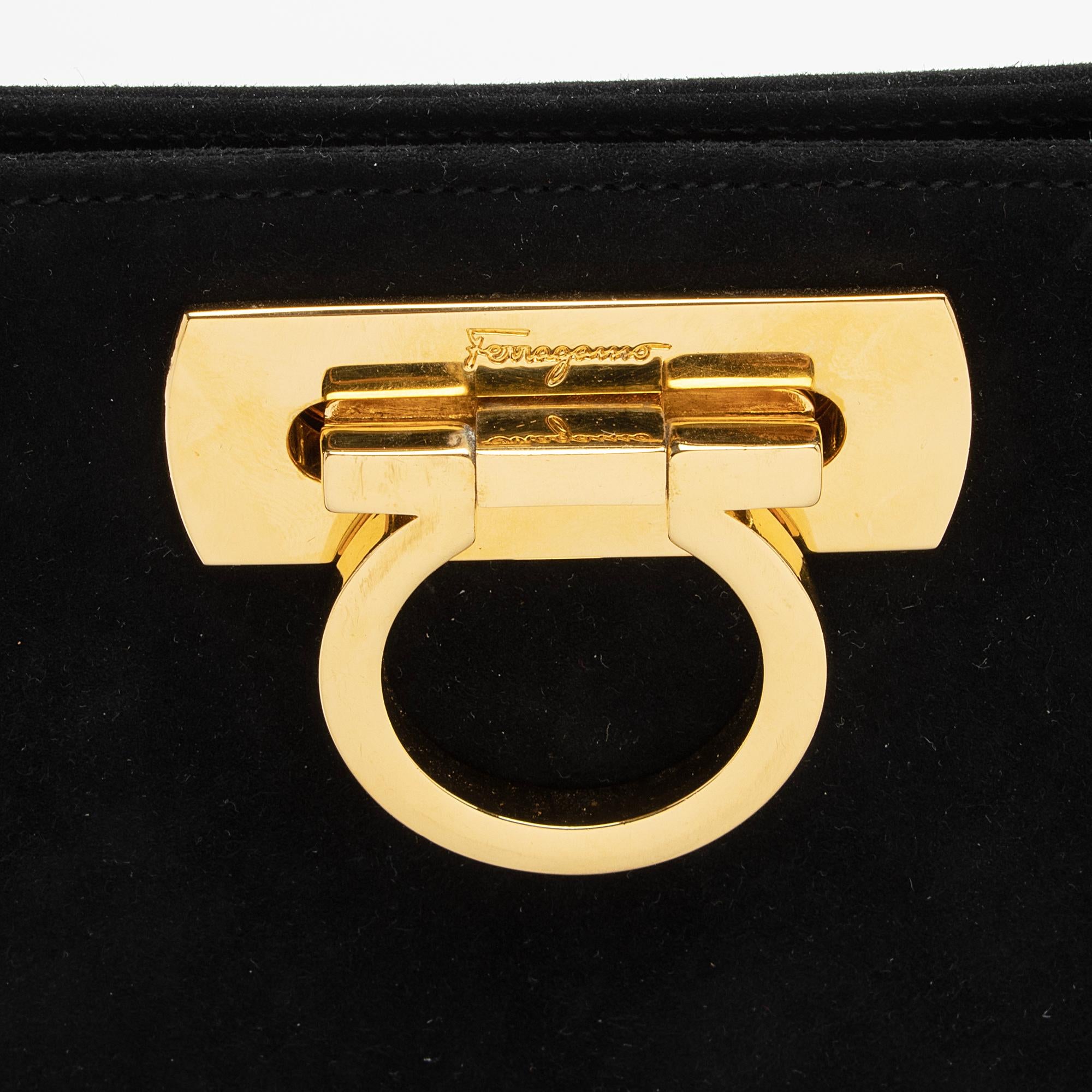 Salvatore Ferragamo Vintage Suede Gancini Diana Clutch (SHF-LVpKrs)