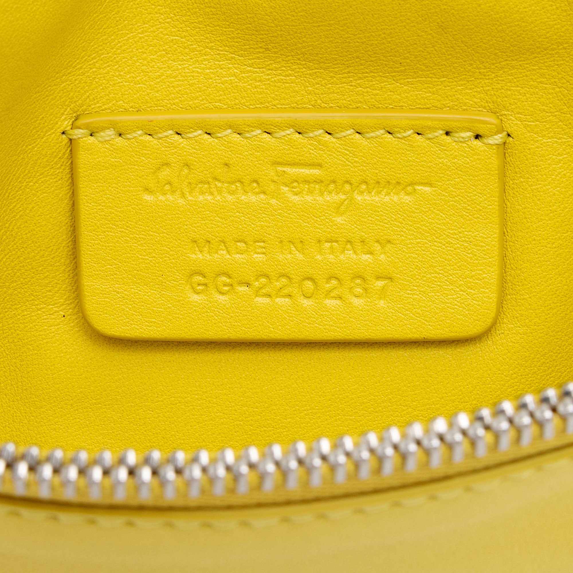 Salvatore Ferrragamo Leather Viva Bow Mini Bag (SHF-l2fqvf)