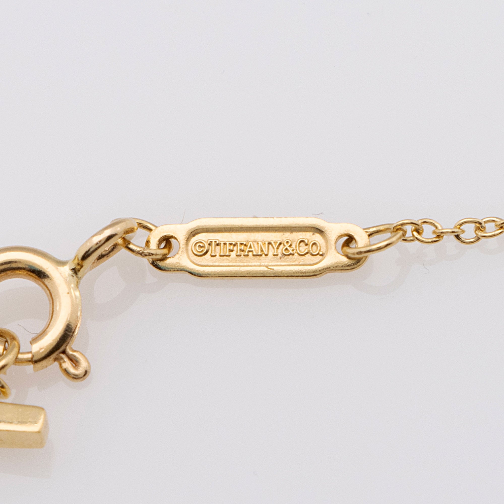 Tiffany & Co. 18k Gold T Smile Small Necklace (SHF-bEs472)
