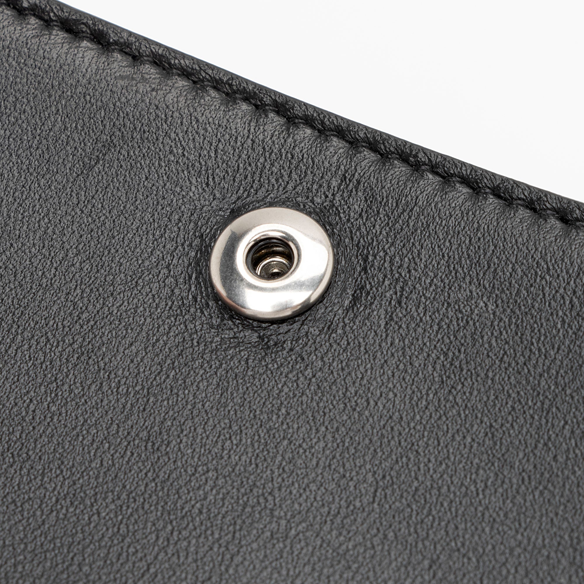 Tiffany & Co. Leather Bi-Fold Wallet (SHF-yv8jIa)