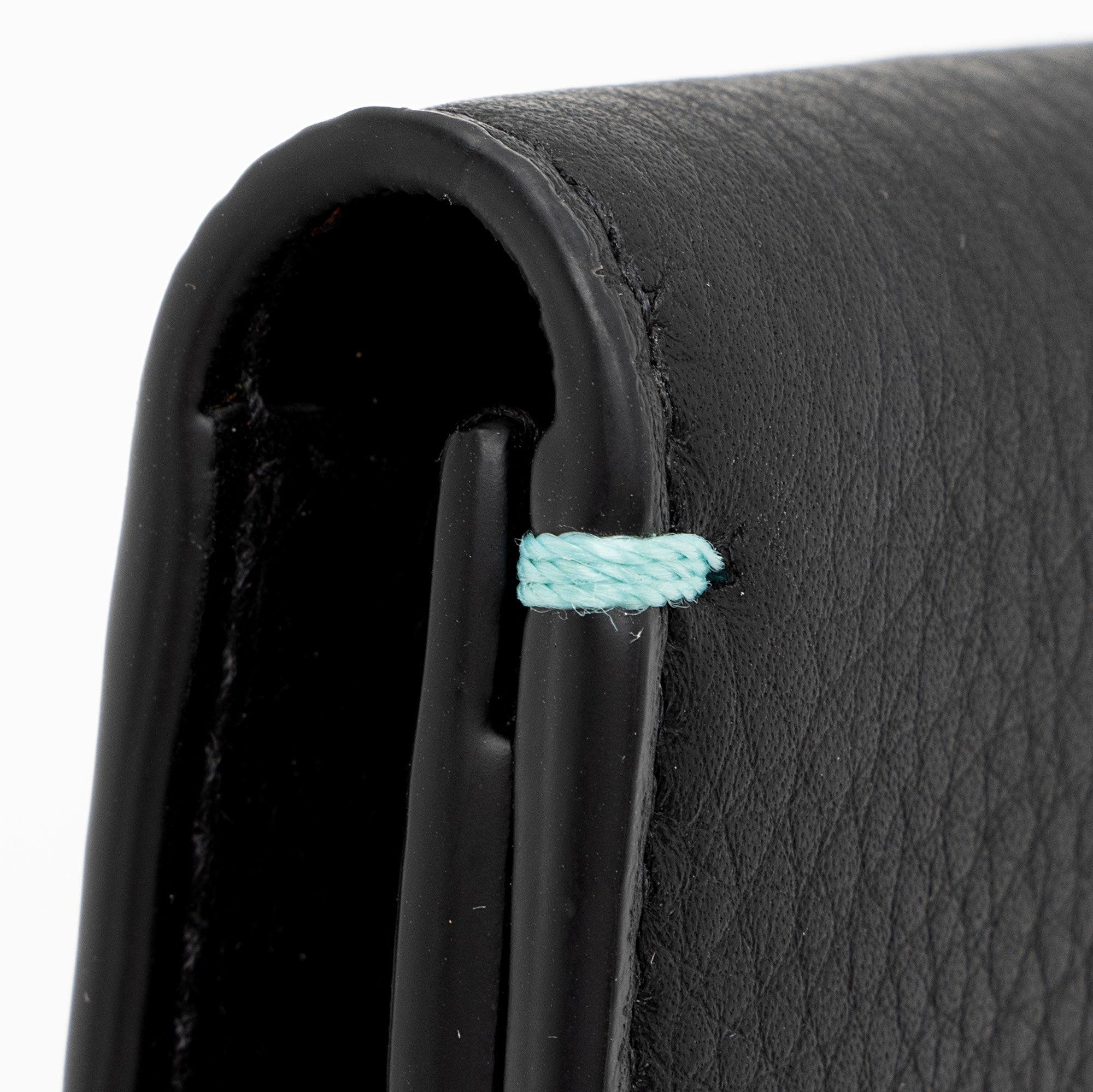 Tiffany & Co. Leather Bi-Fold Wallet (SHF-yv8jIa)