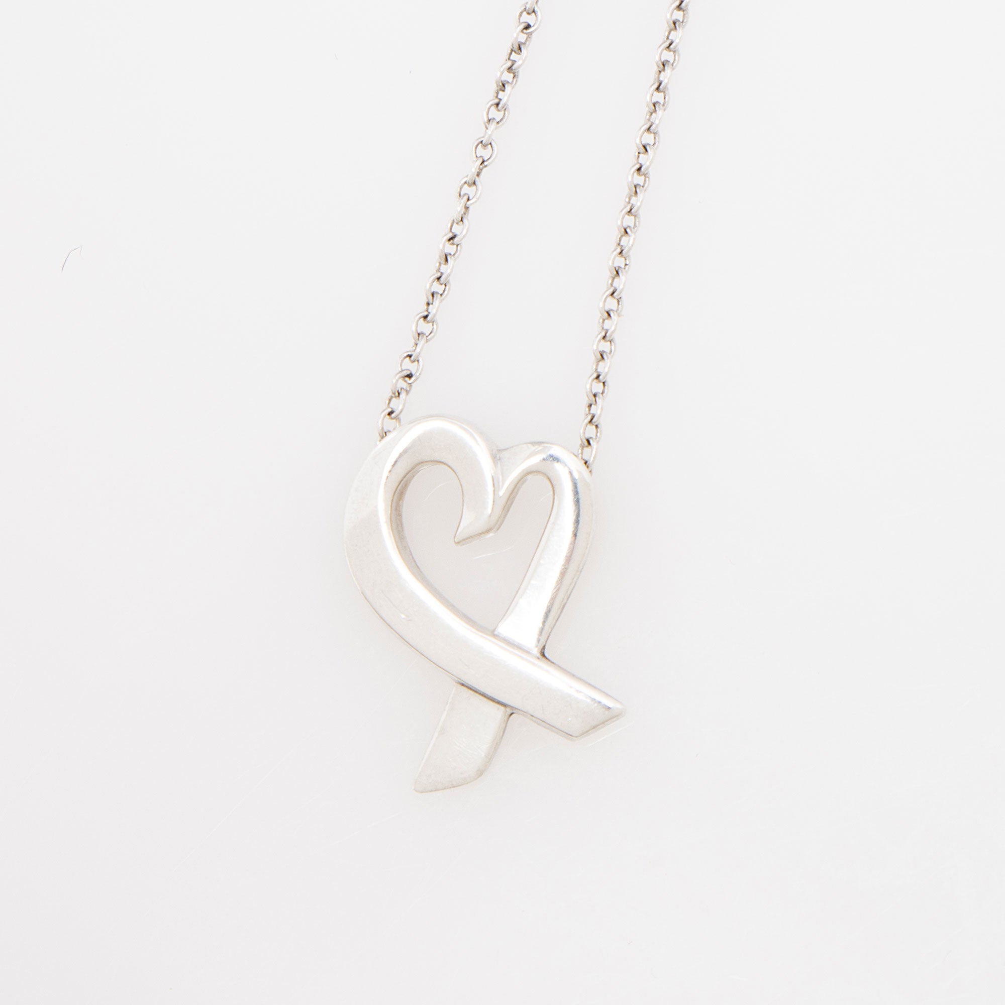 Tiffany & Co. Paloma Picasso Sterling Silver Loving Heart Necklace (SHF-IXtinf)