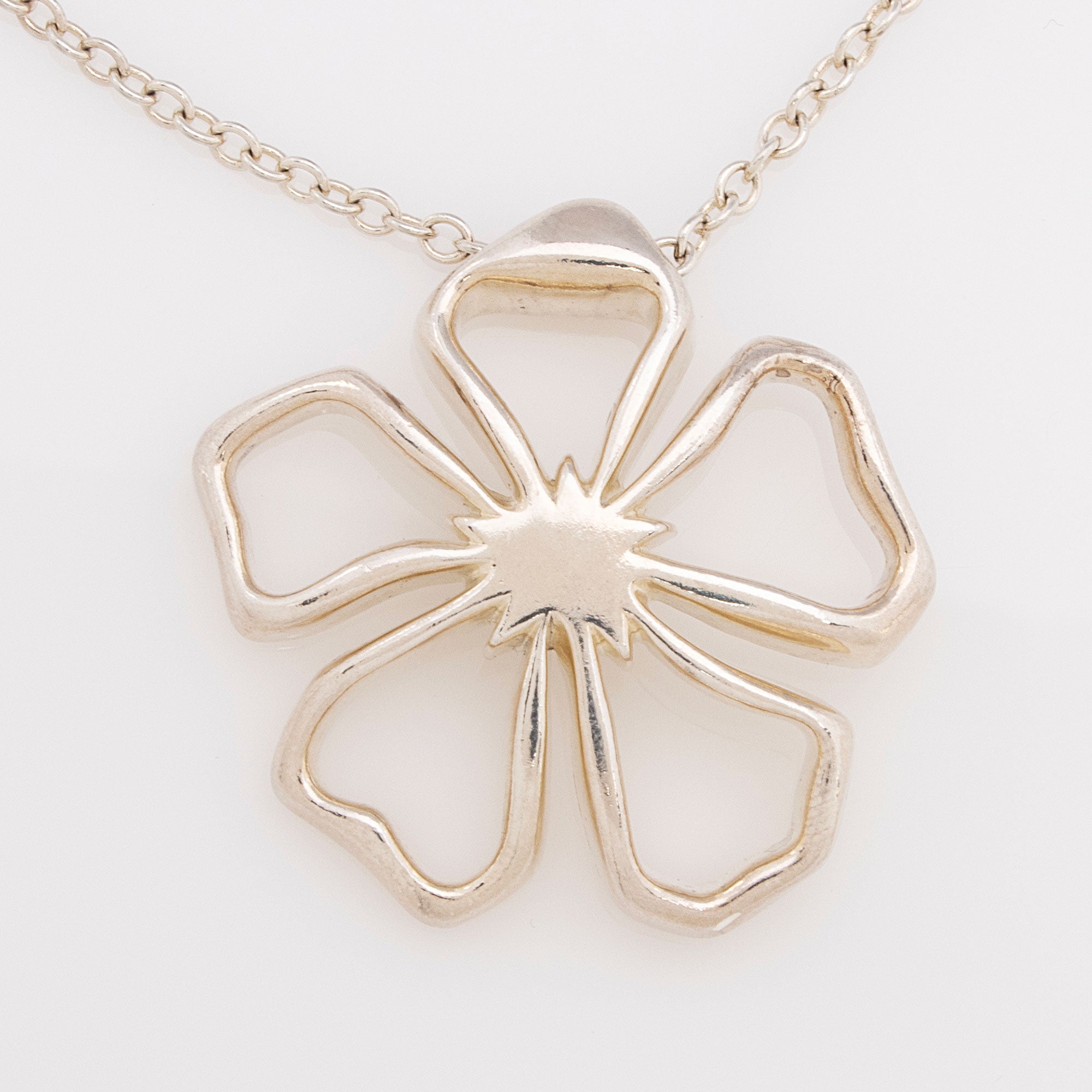 Tiffany & Co. Sterling Silver Open Flower Pendant Necklace (SHF-m5Zb4j)
