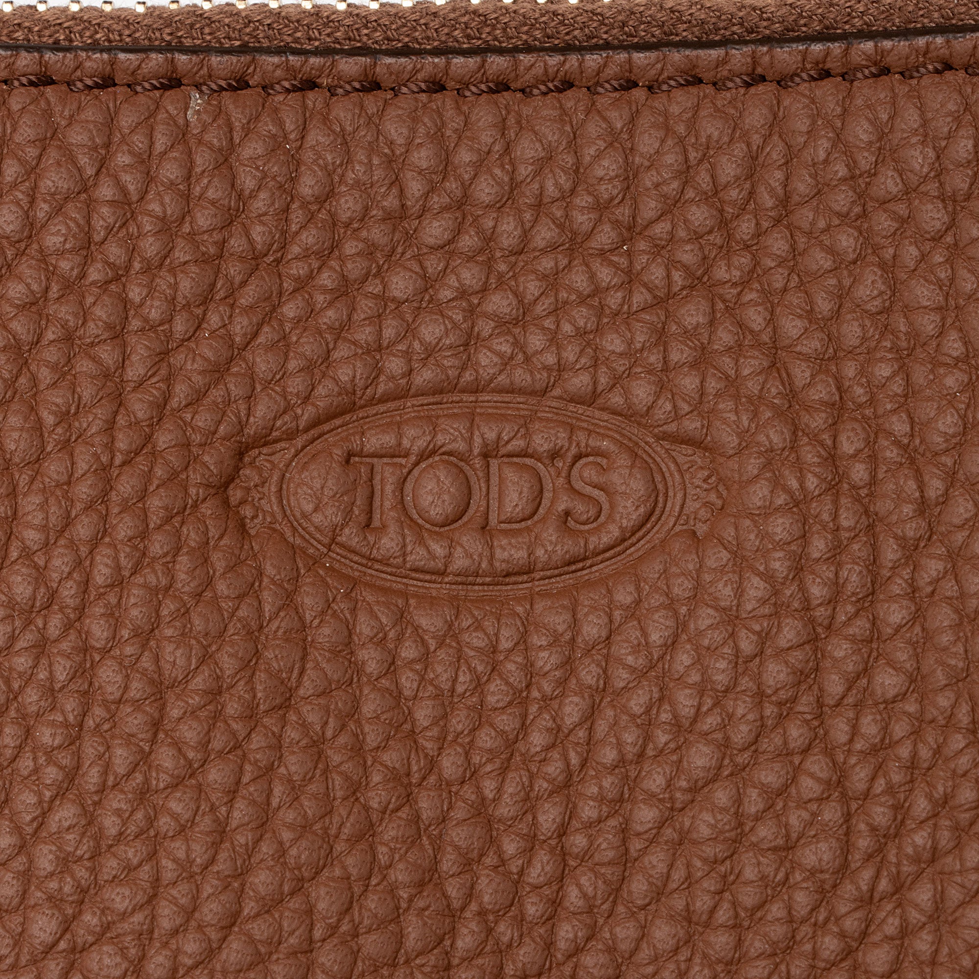 Tod’s Pebbled Leather T-Ring Small Bucket Bag (SHF-OnLU3y)