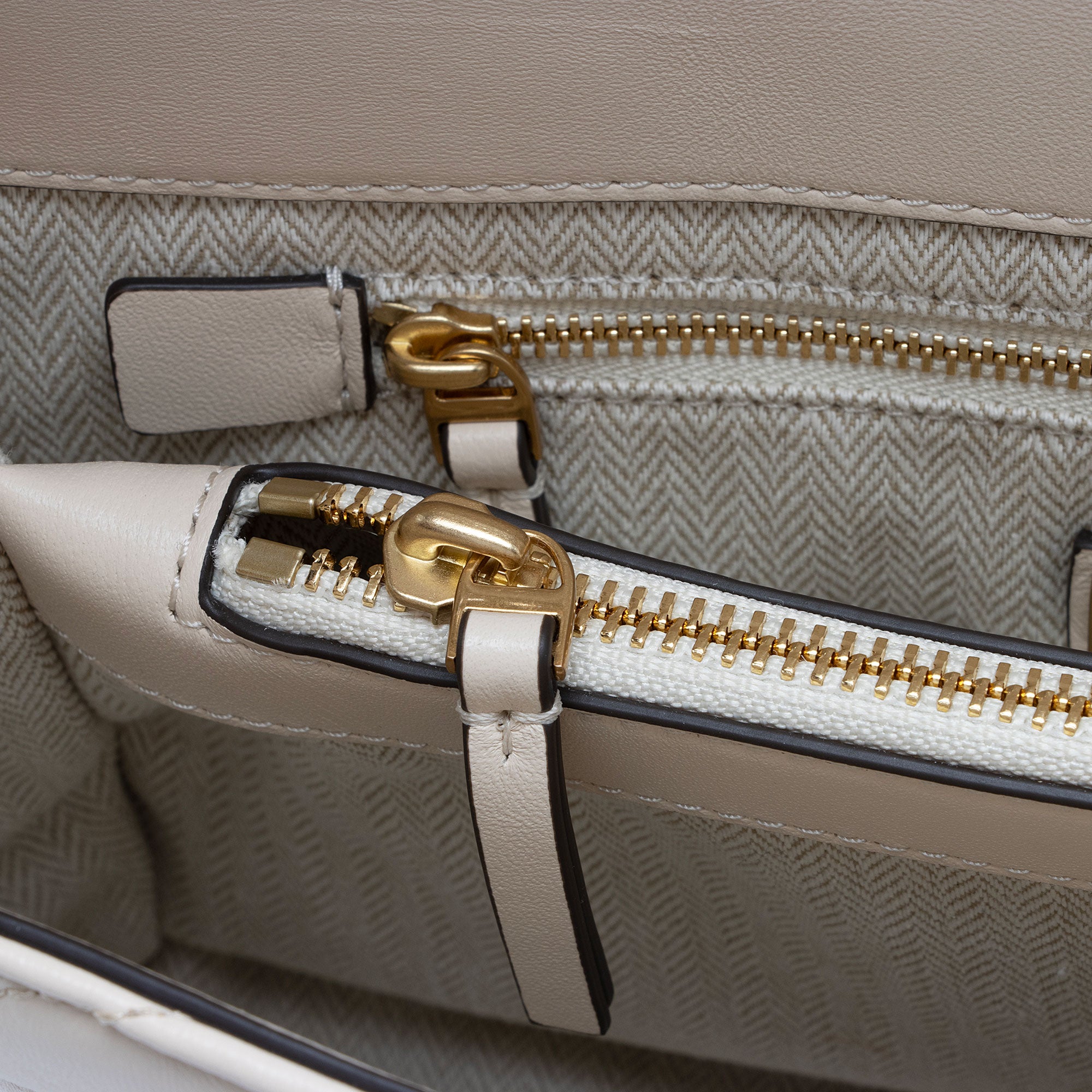 Tory Burch Chevron Leather Kira Large Shoulder Bag (SHF-BJPlAU)