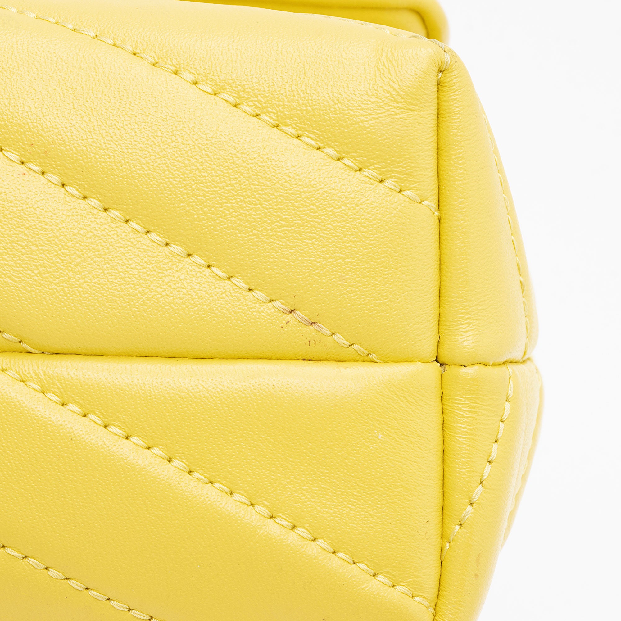 Tory Burch Chevron Leather Kira Small Convertible Shoulder Bag (SHF-RE8j0I)