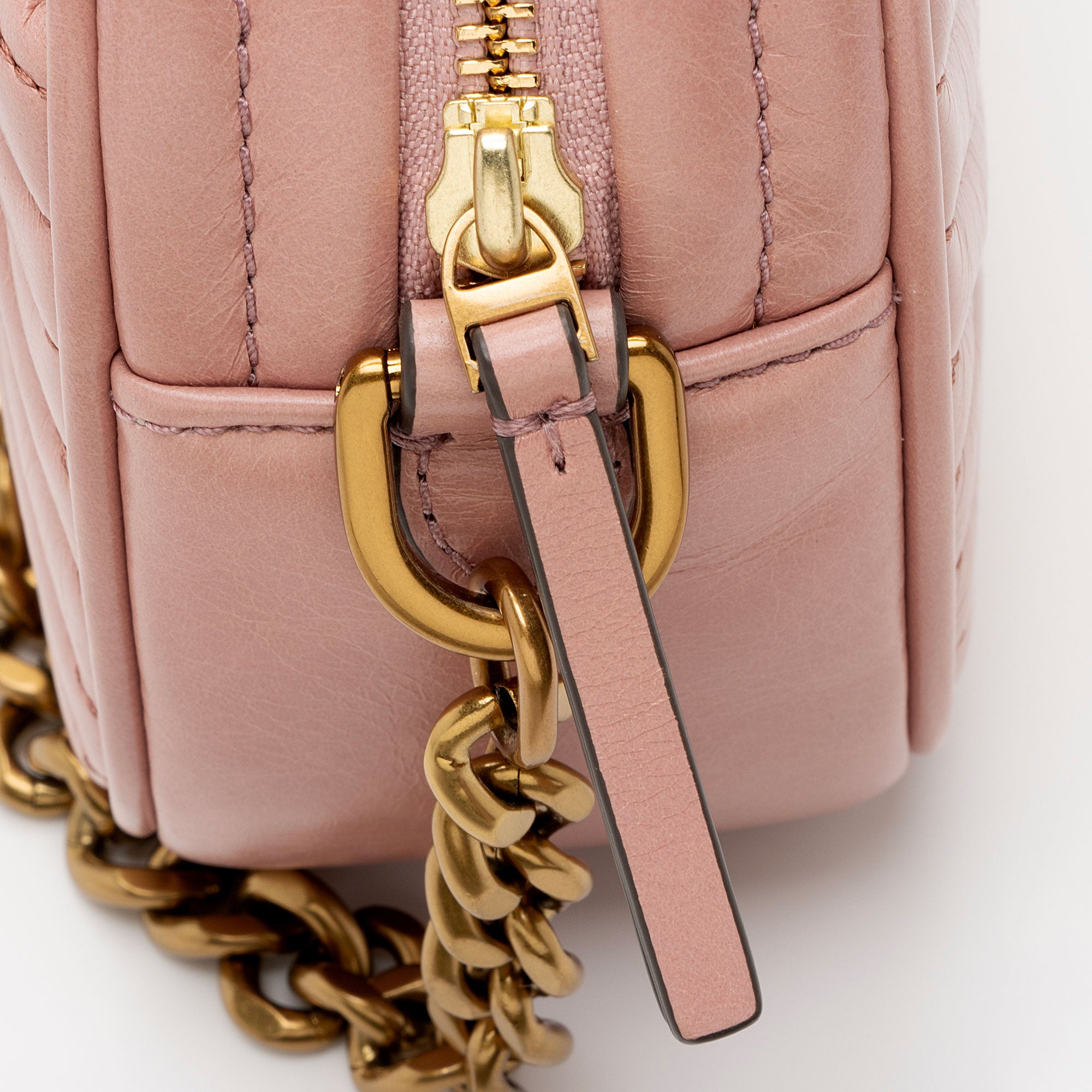 Tory Burch Glazed Chevron Leather Kira Small Camera Bag (SHF-wMBCVb)