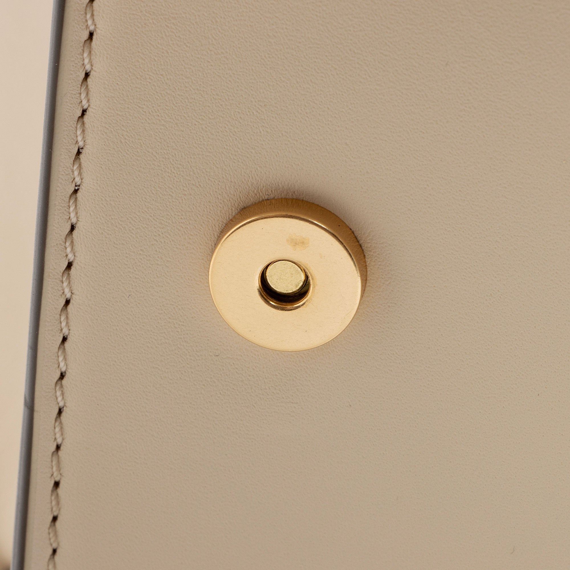 Tory Burch Leather Basket-Weave Small Flap Shoulder Bag (SHF-2WOJ4u)