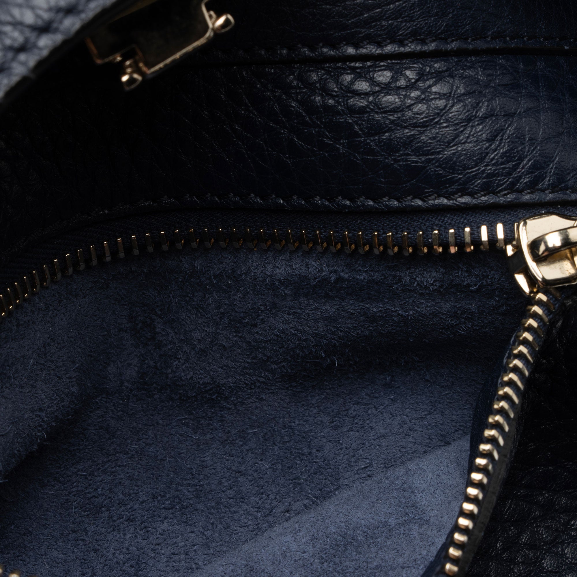 Valentino Calfskin Rockstud Small Messenger Bag (SHF-pObWhv)