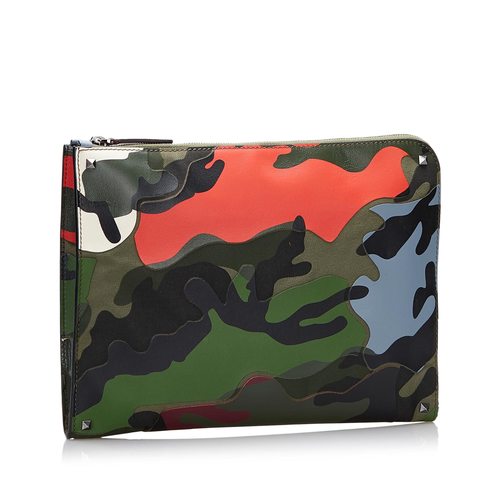 Valentino Camouflage Canvas and Leather Clutch Bag (SHG-RYK6ji)