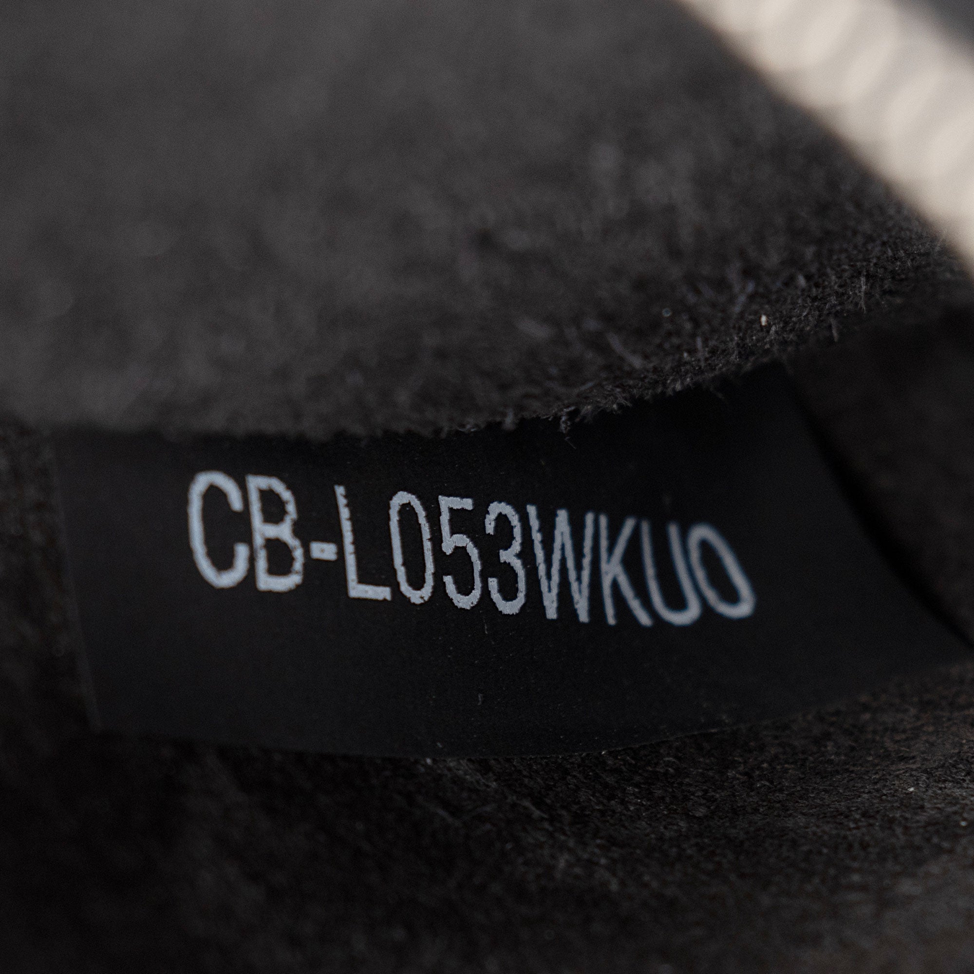 Valentino Craquele Calfskin Rolling Rockstud Guitar Strap Medium Crossbody (SHF-O6C3vW)