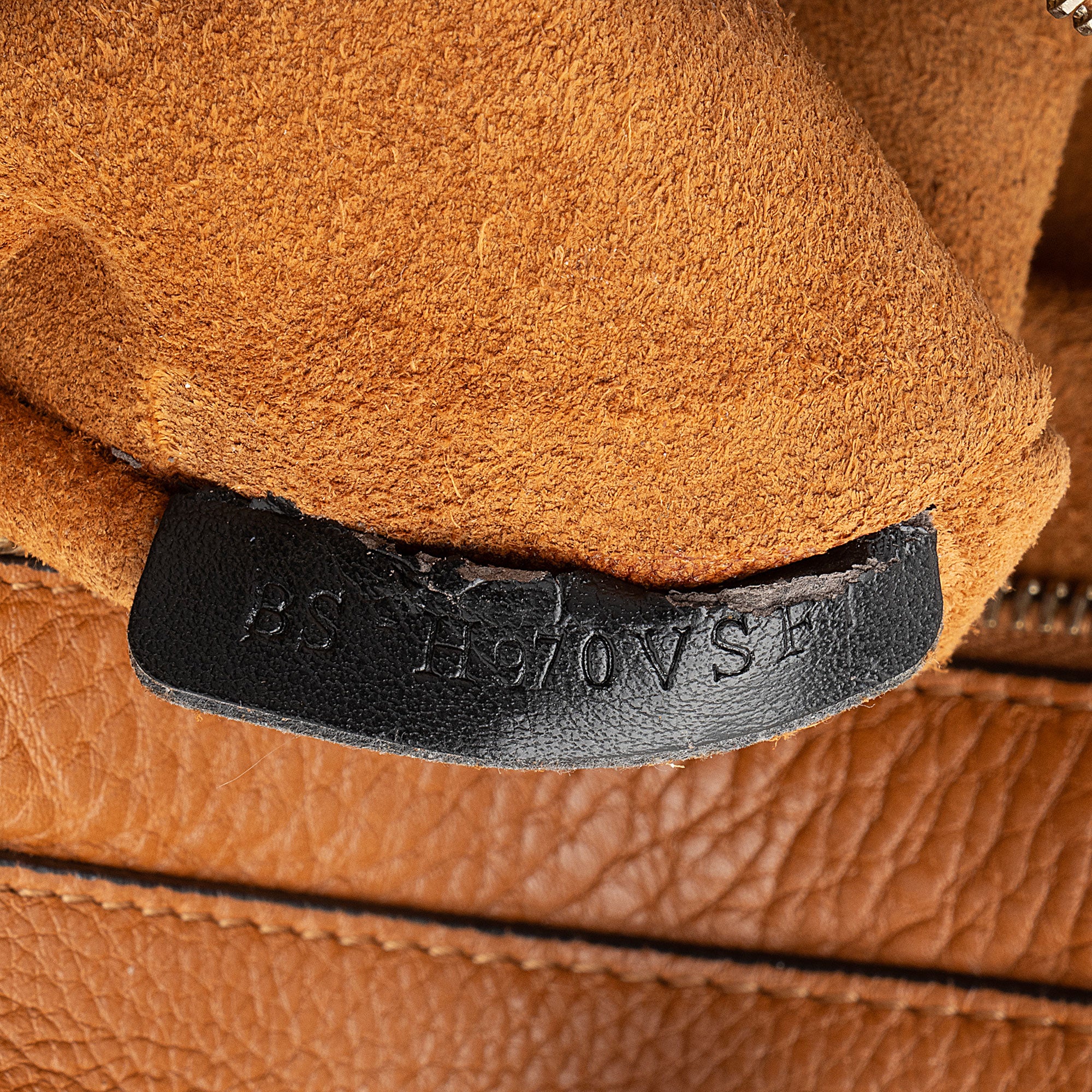 Valentino Grainy Calfskin Rockstud Medium Tote (SHF-7UH6kc)