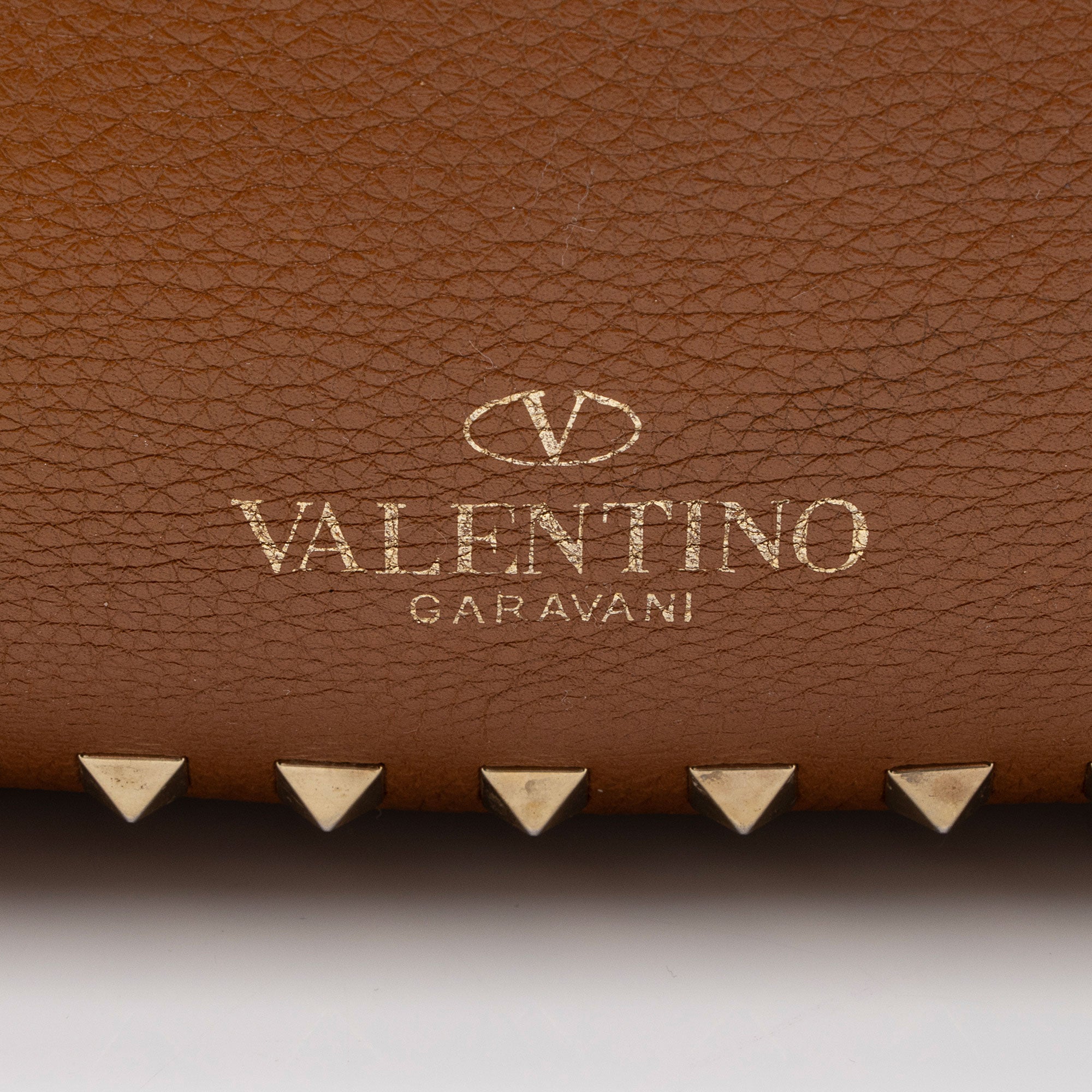 Valentino Grainy Calfskin Rockstud Medium Tote (SHF-7UH6kc)