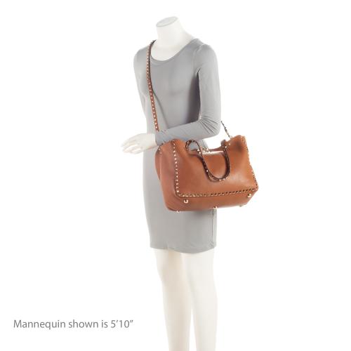 Valentino Grainy Calfskin Rockstud Medium Tote (SHF-7UH6kc)