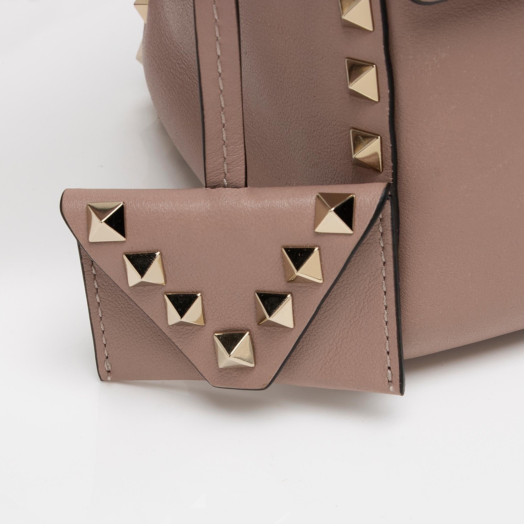 Valentino Leather Rockstud Convertible Shoulder Bag (SHF-TAm8sS)