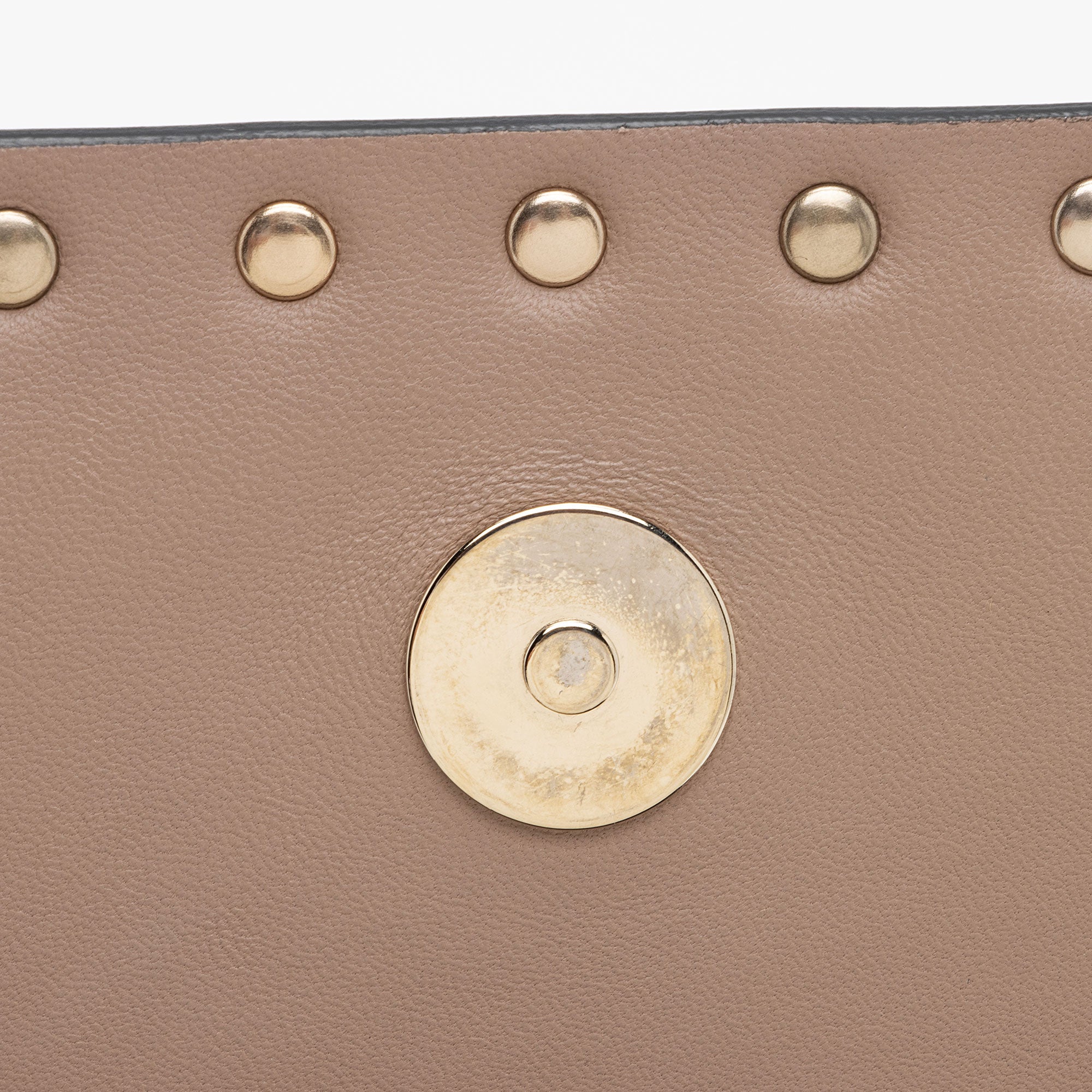 Valentino Nappa Leather Rockstud Clutch (SHF-5IeHFc)