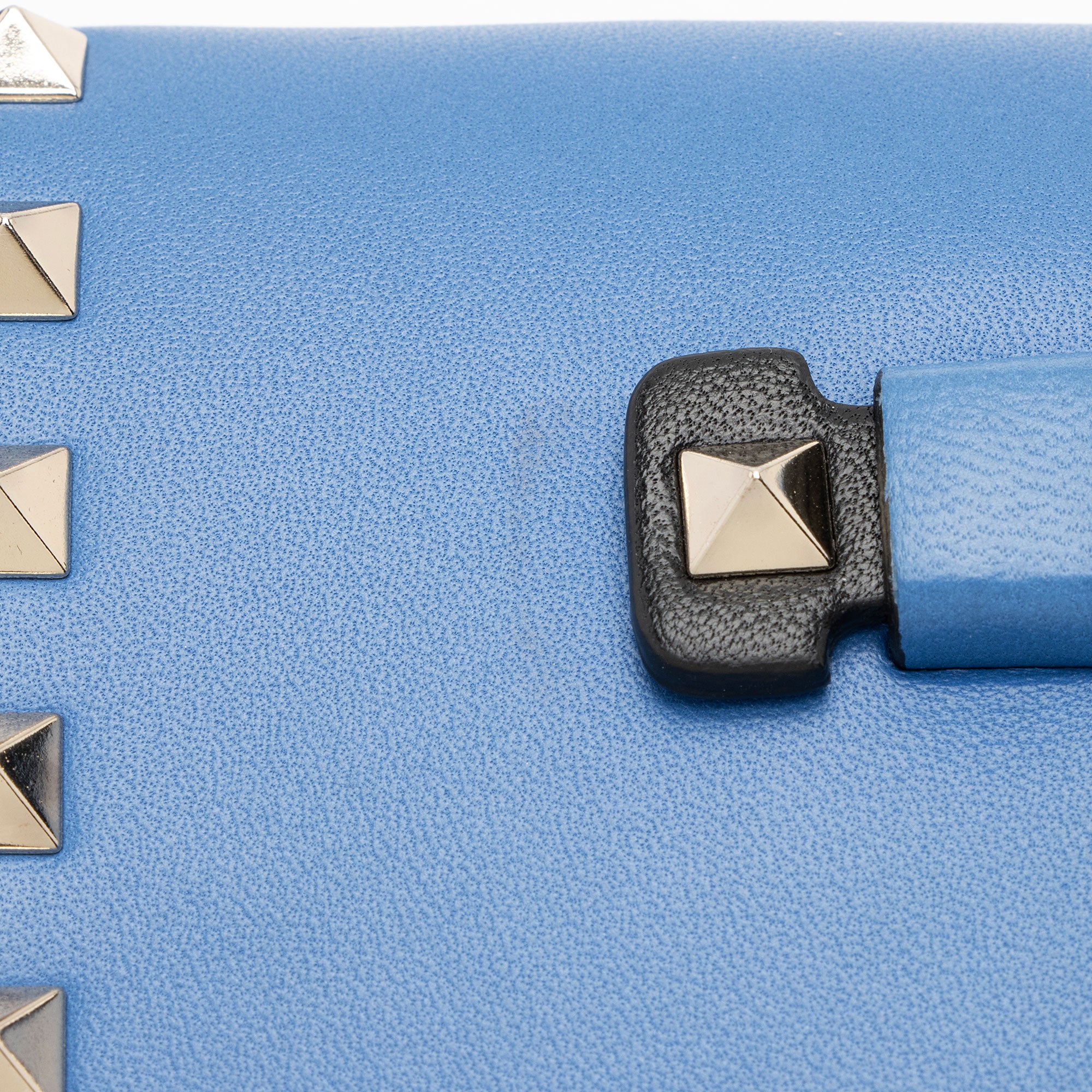 Valentino Nappa Leather Rockstud Clutch (SHF-OZj4Np)