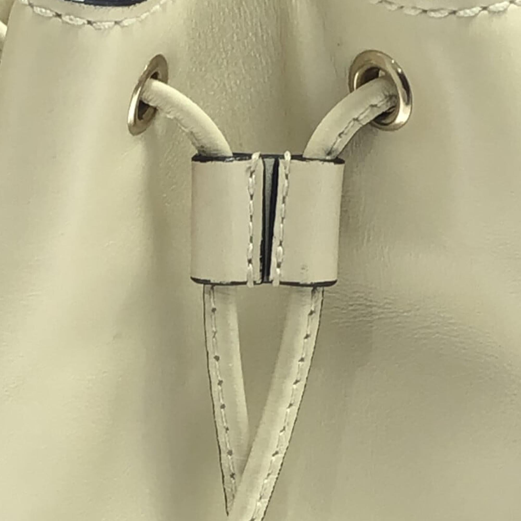 Valentino Rockstud Bucket (SHG-pkInPU)