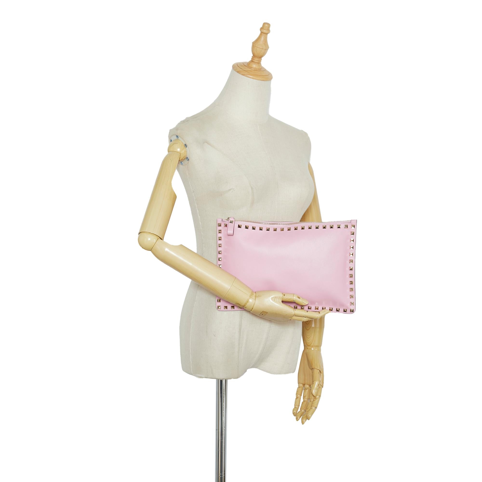 Valentino Rockstud Clutch Bag (SHG-JRNMRV)