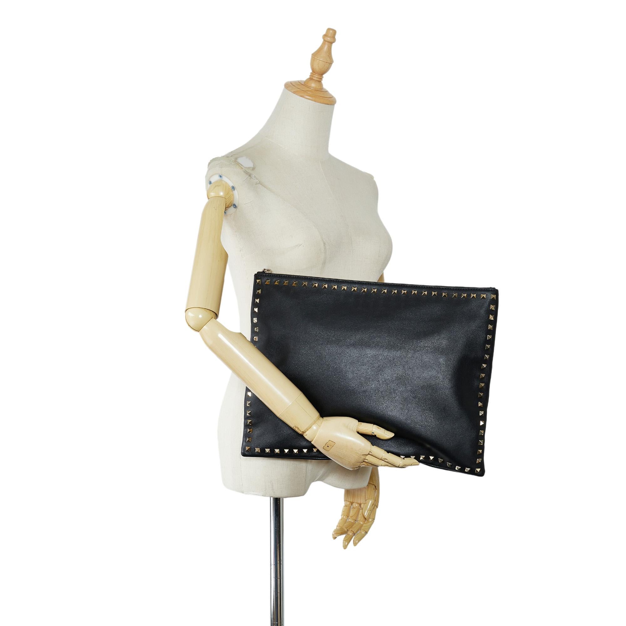 Valentino Rockstud Clutch Bag (SHG-D91Xa1)