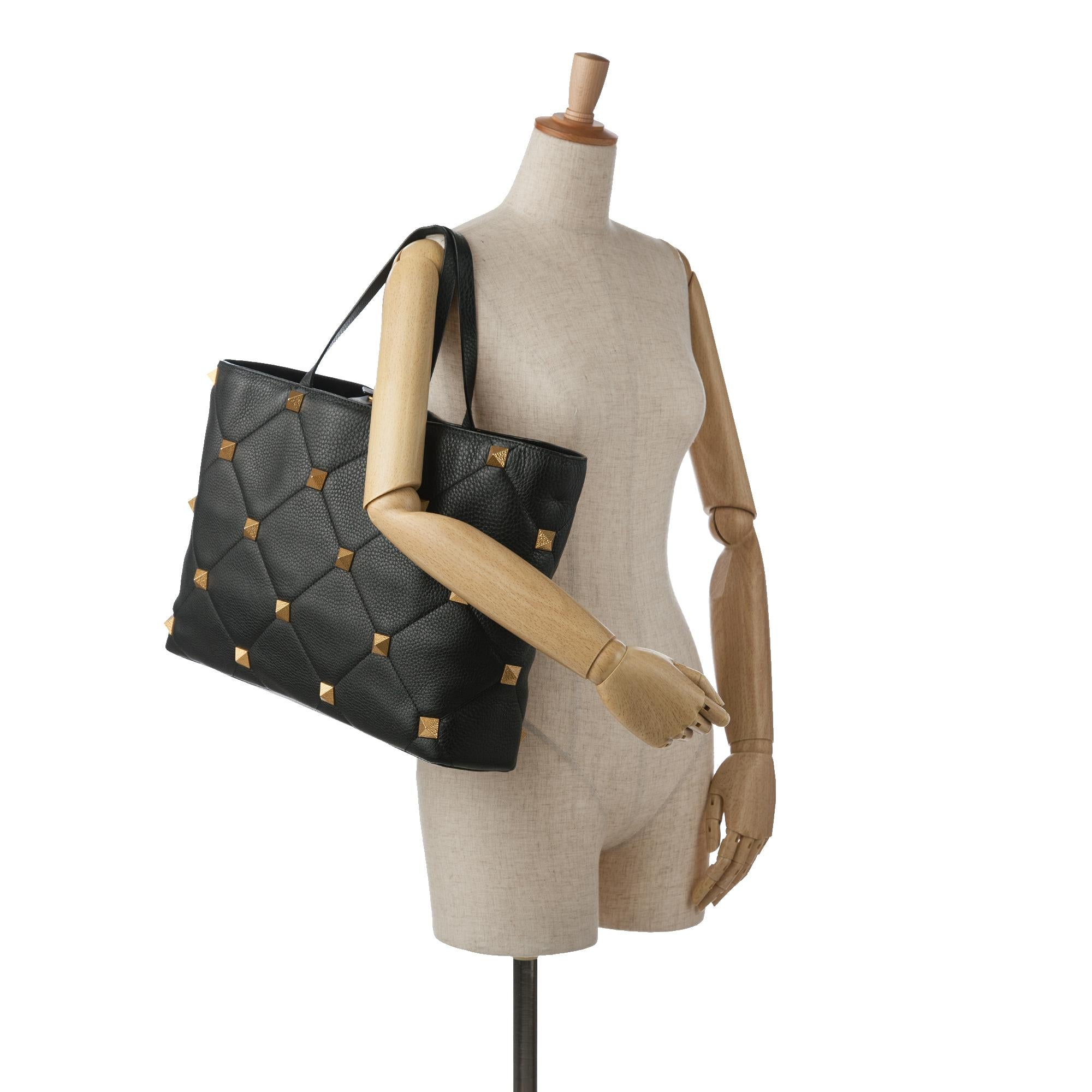 Valentino Roman Stud Convertible Tote (SHG-nKmiHj)