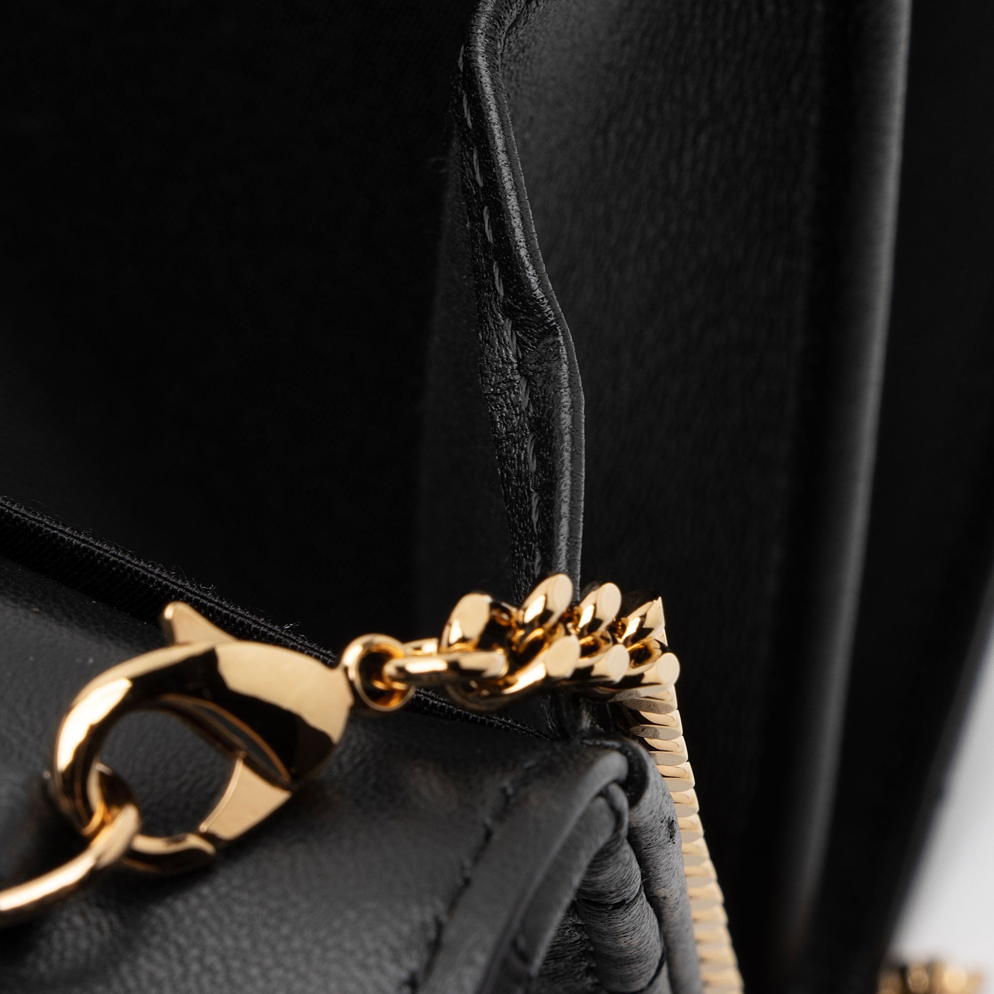 Versace Quilted Lambskin Medusa Wallet On Chain Bag (SHF-kD5DVw)