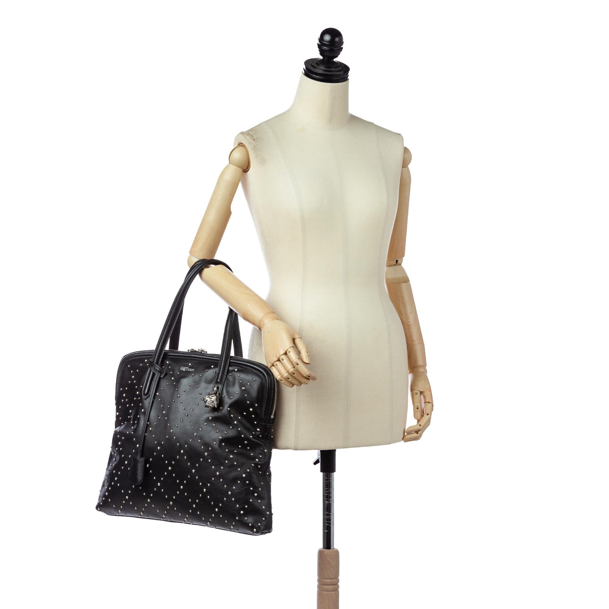 Alexander McQueen Skull Padlock Studded Leather Tote Bag (SHG-26631)