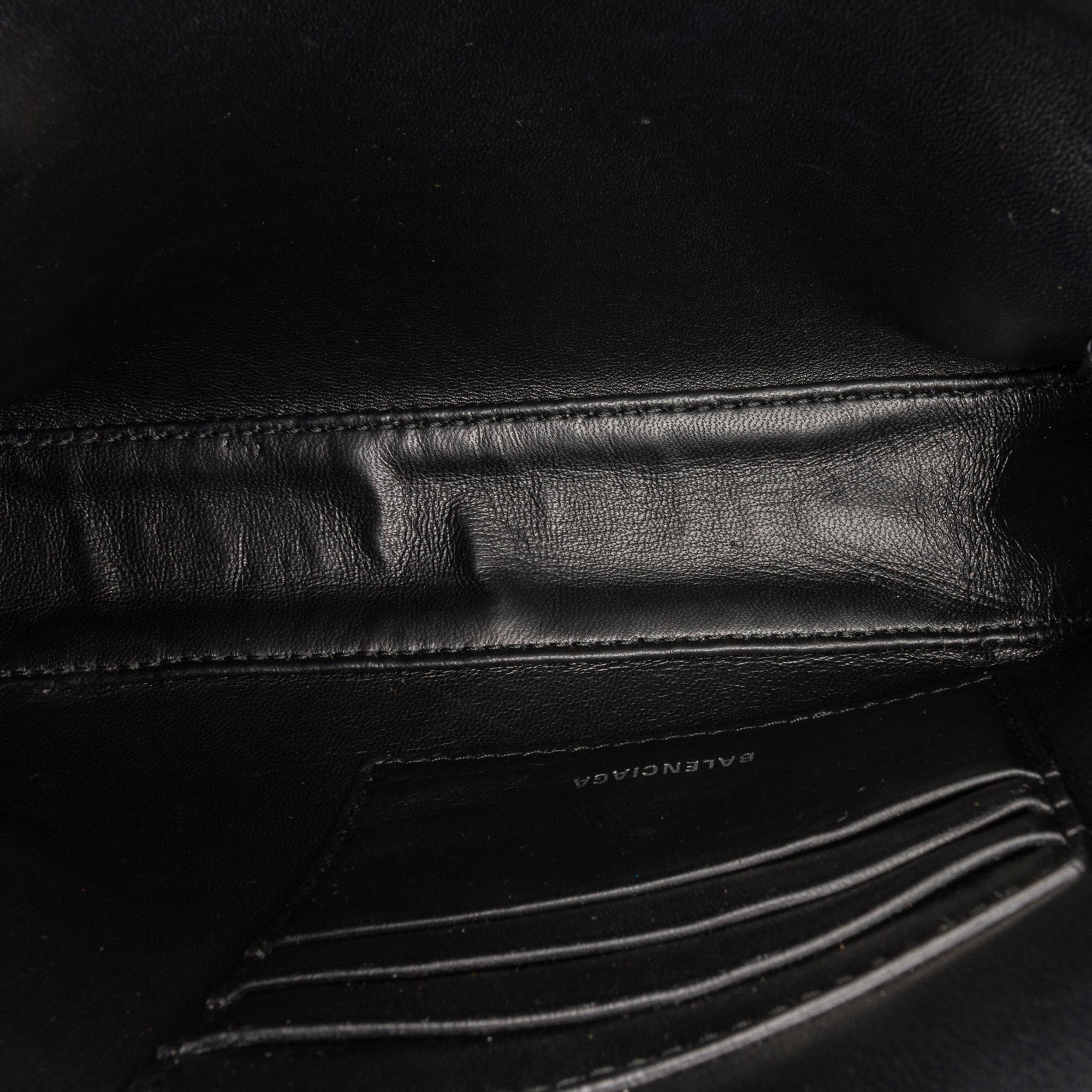 Balenciaga M Triangle Leather Pochette (SHG-27901)