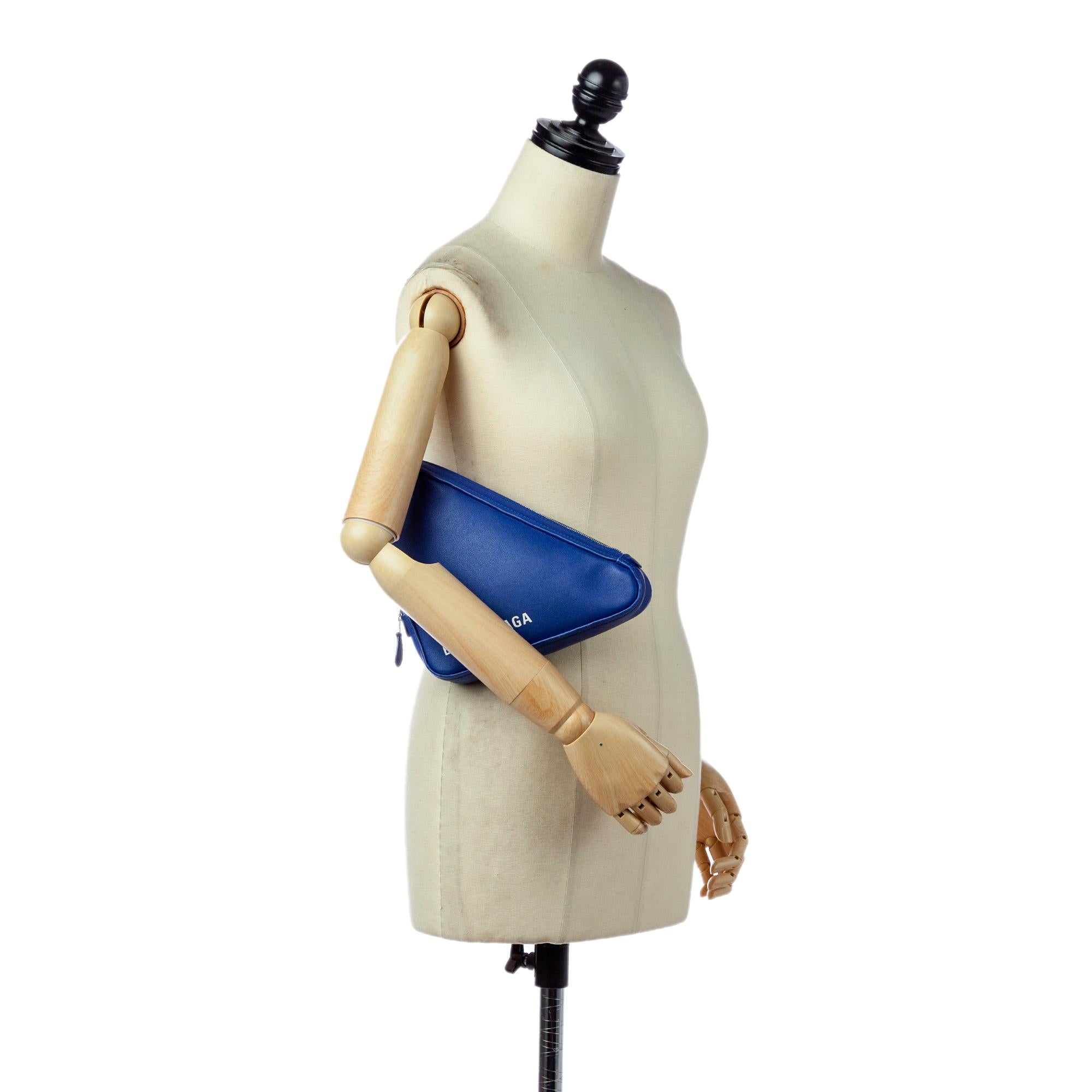 Balenciaga M Triangle Leather Pochette (SHG-27901)