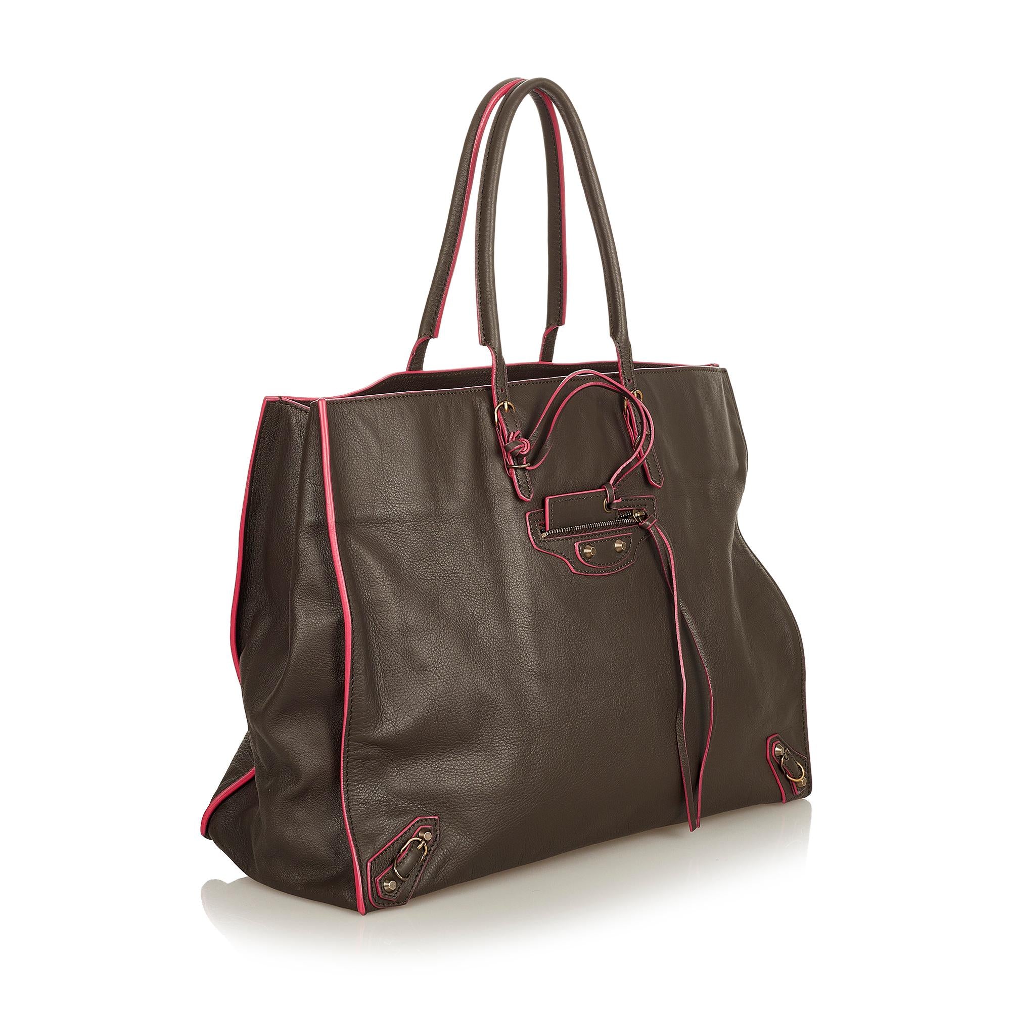 Balenciaga Papier A4 Leather Zip-Around Tote (SHG-26450)