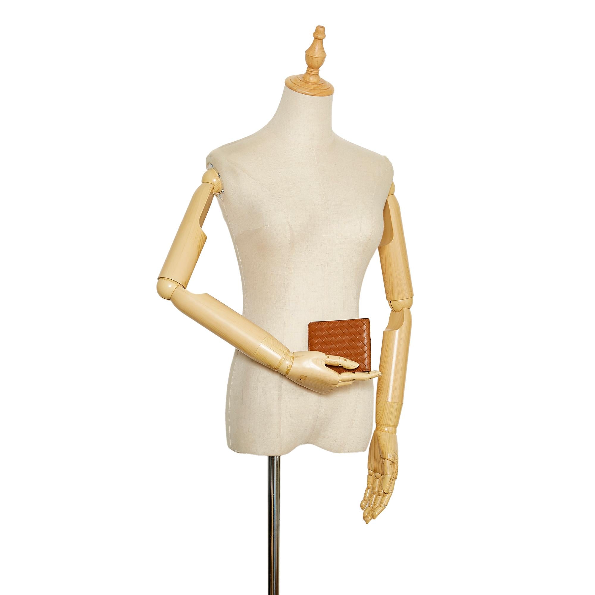 Bottega Veneta Intrecciato Bi-fold Wallet (SHG-37795)