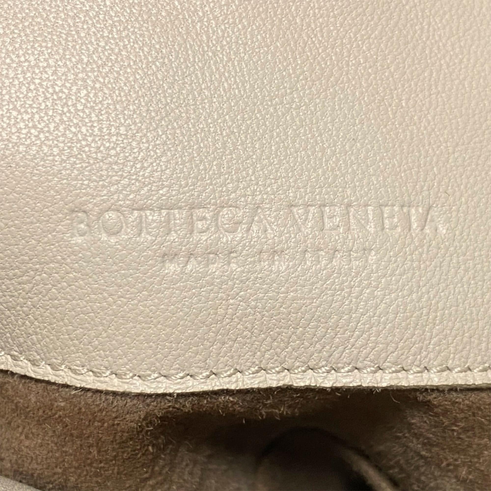 Bottega Veneta Intrecciato Loop Leather Hobo Bag (SHG-35862)