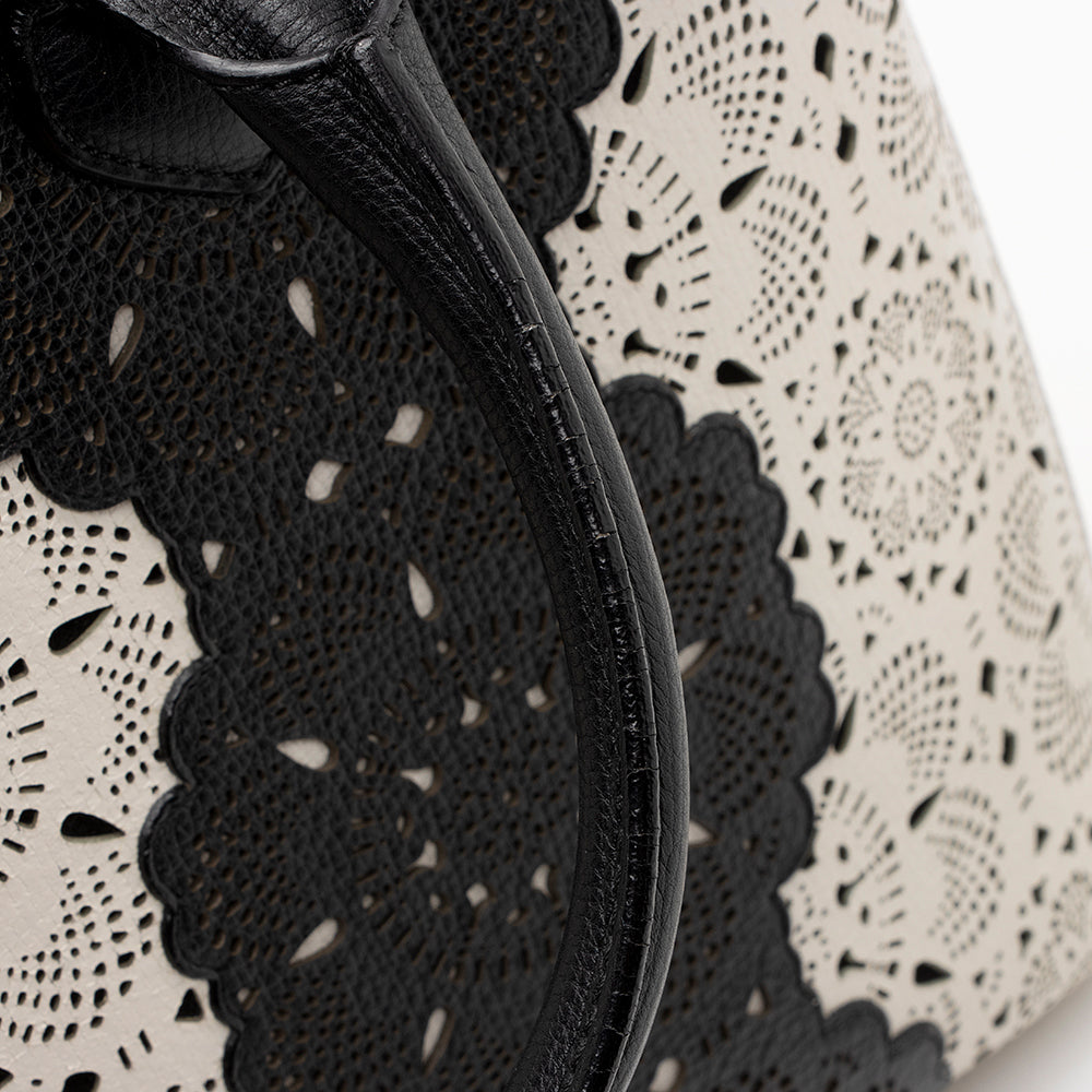 Burberry Laser Cut Leather Banner Medium Tote (SHF-22096)