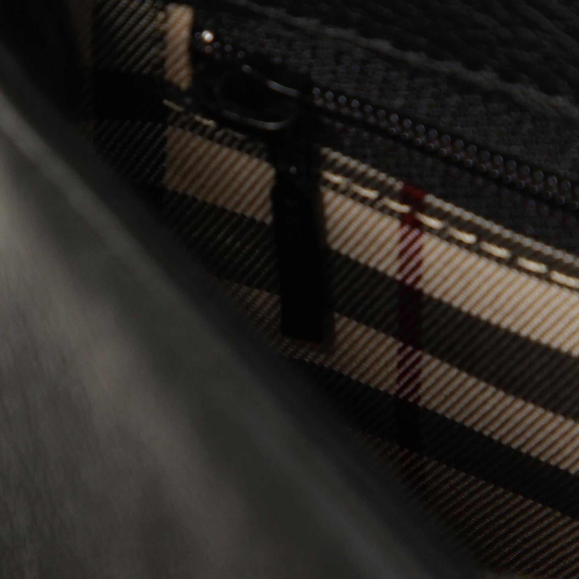 Burberry Leather Baguette (SHG-14604)