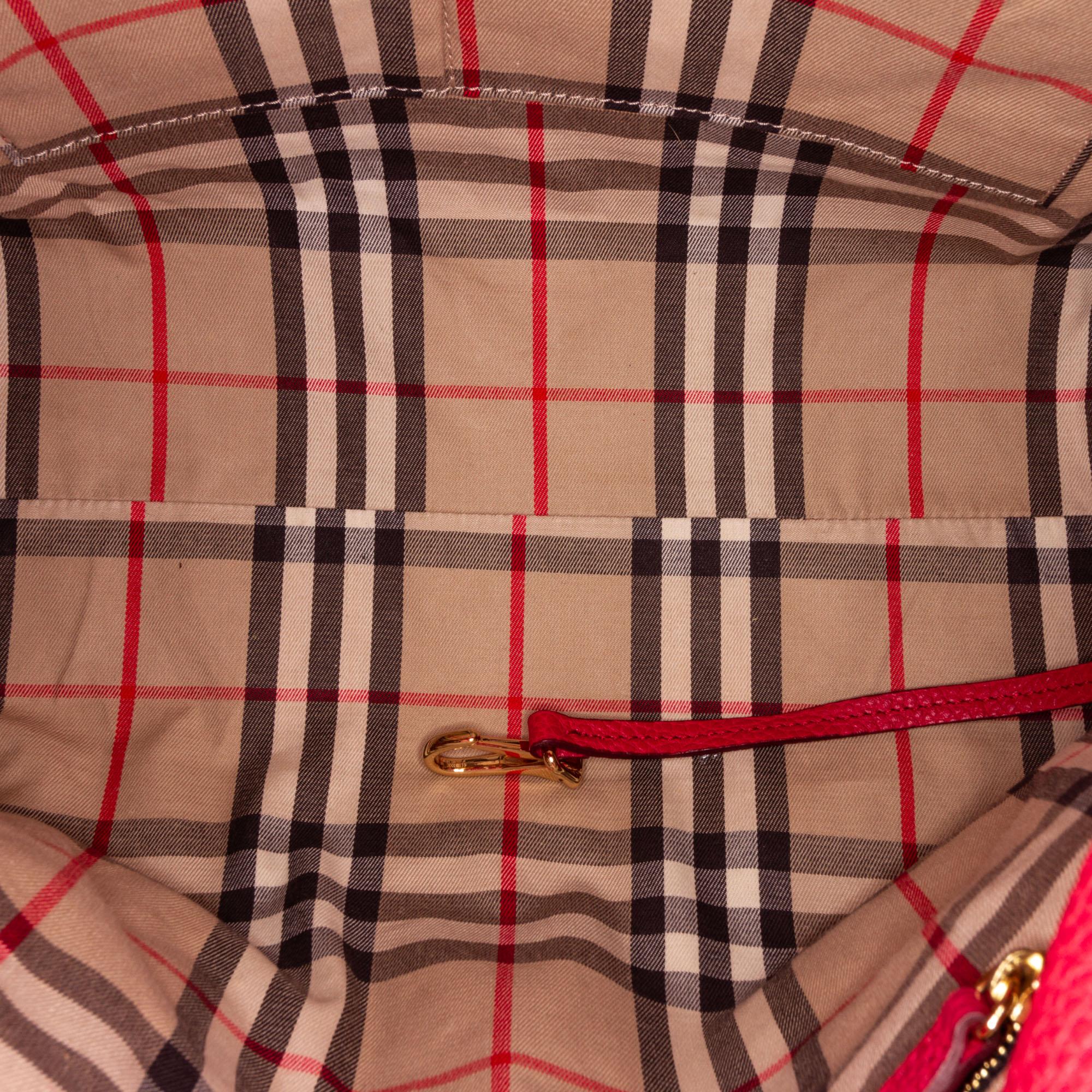 Burberry Leather Shoulder Bag (SHG-23938)