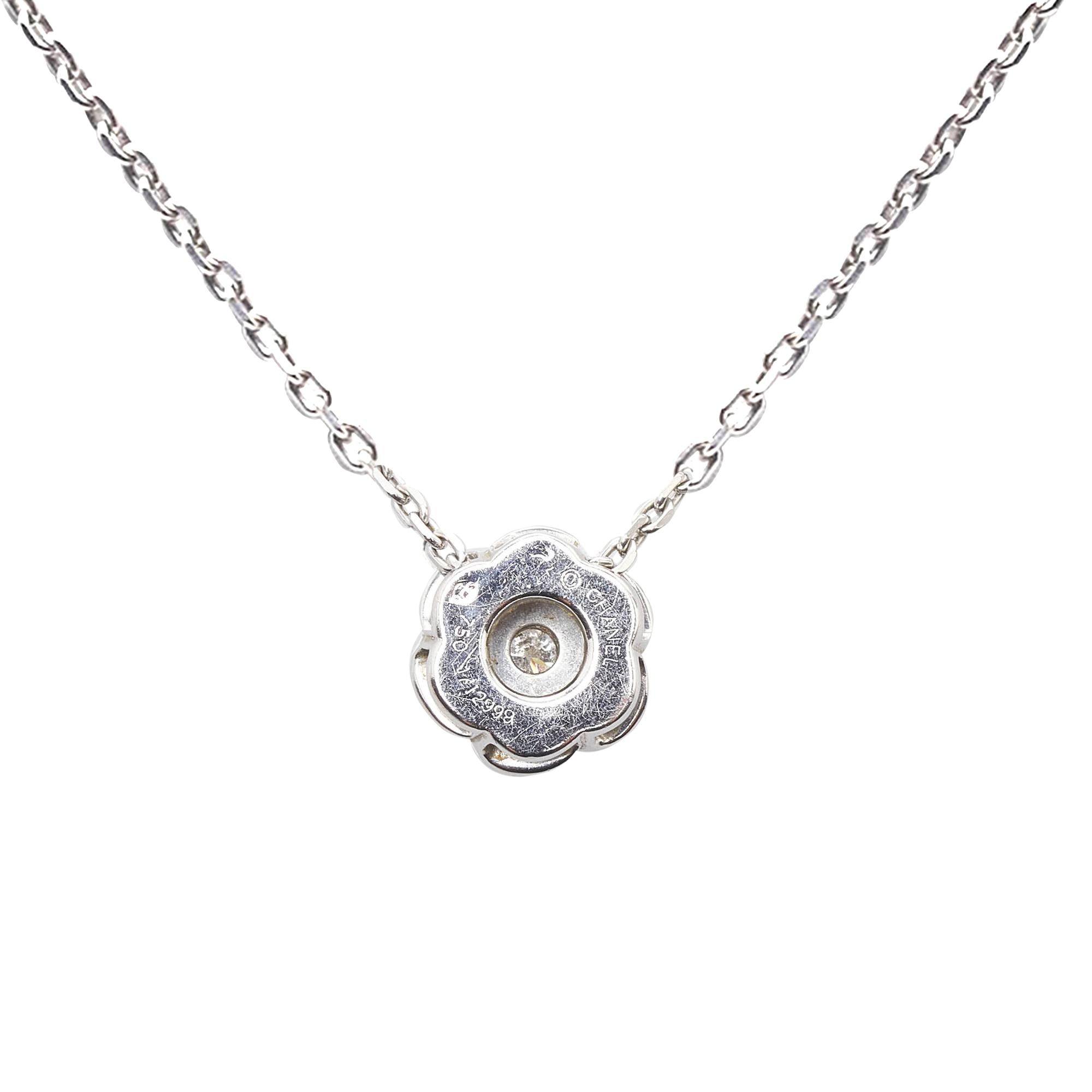 Chanel 18K White Gold Diamond Camellia Necklace Camellia Necklace (SHG-eamwS2)
