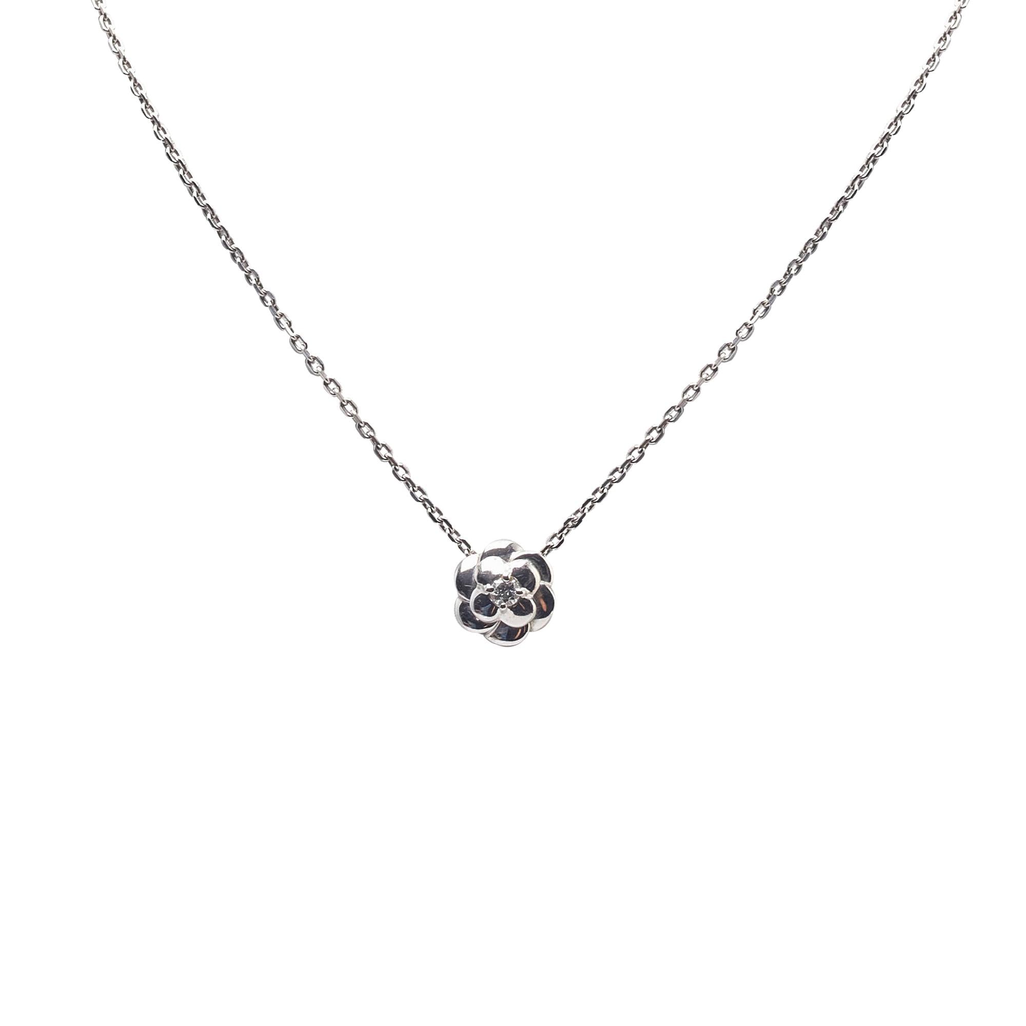 Chanel 18K White Gold Diamond Camellia Necklace Camellia Necklace (SHG-eamwS2)