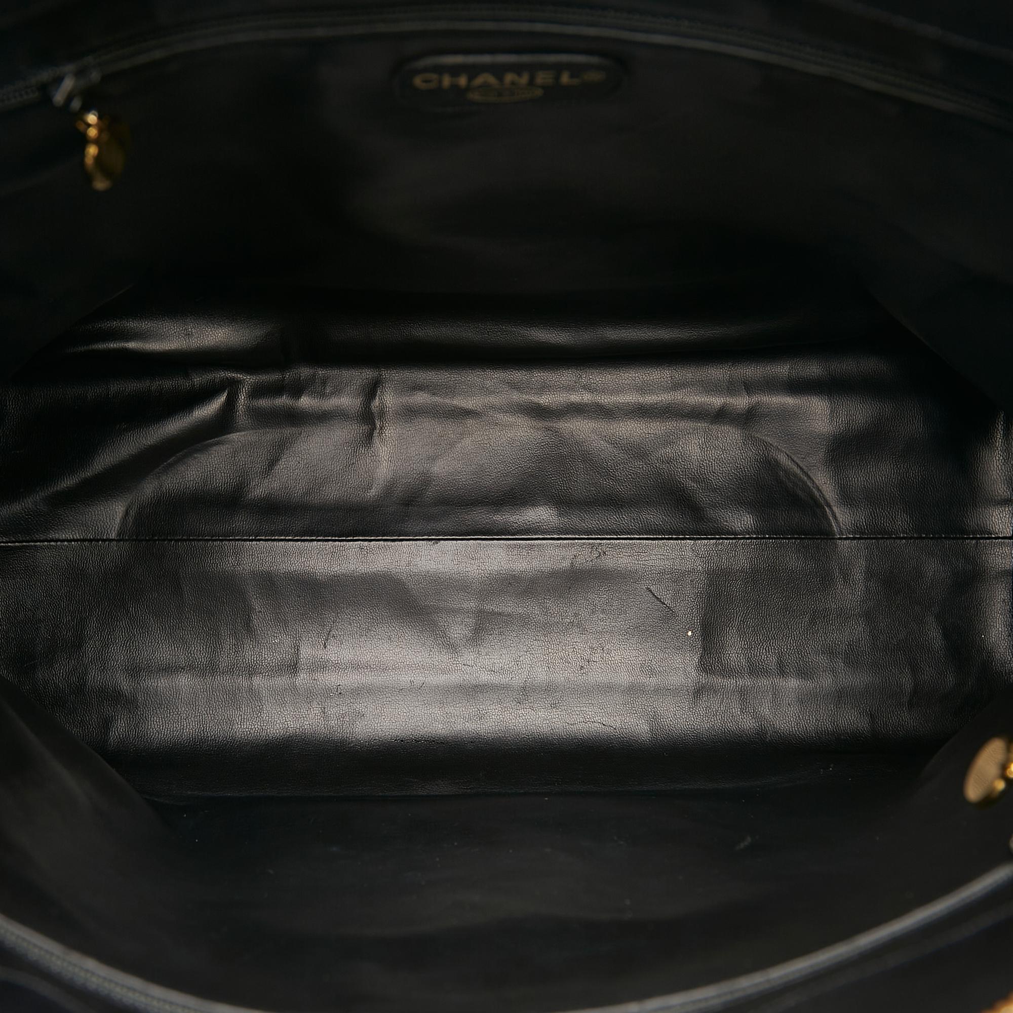 Chanel CC Caviar Shoulder Bag (SHG-K6gwmc)