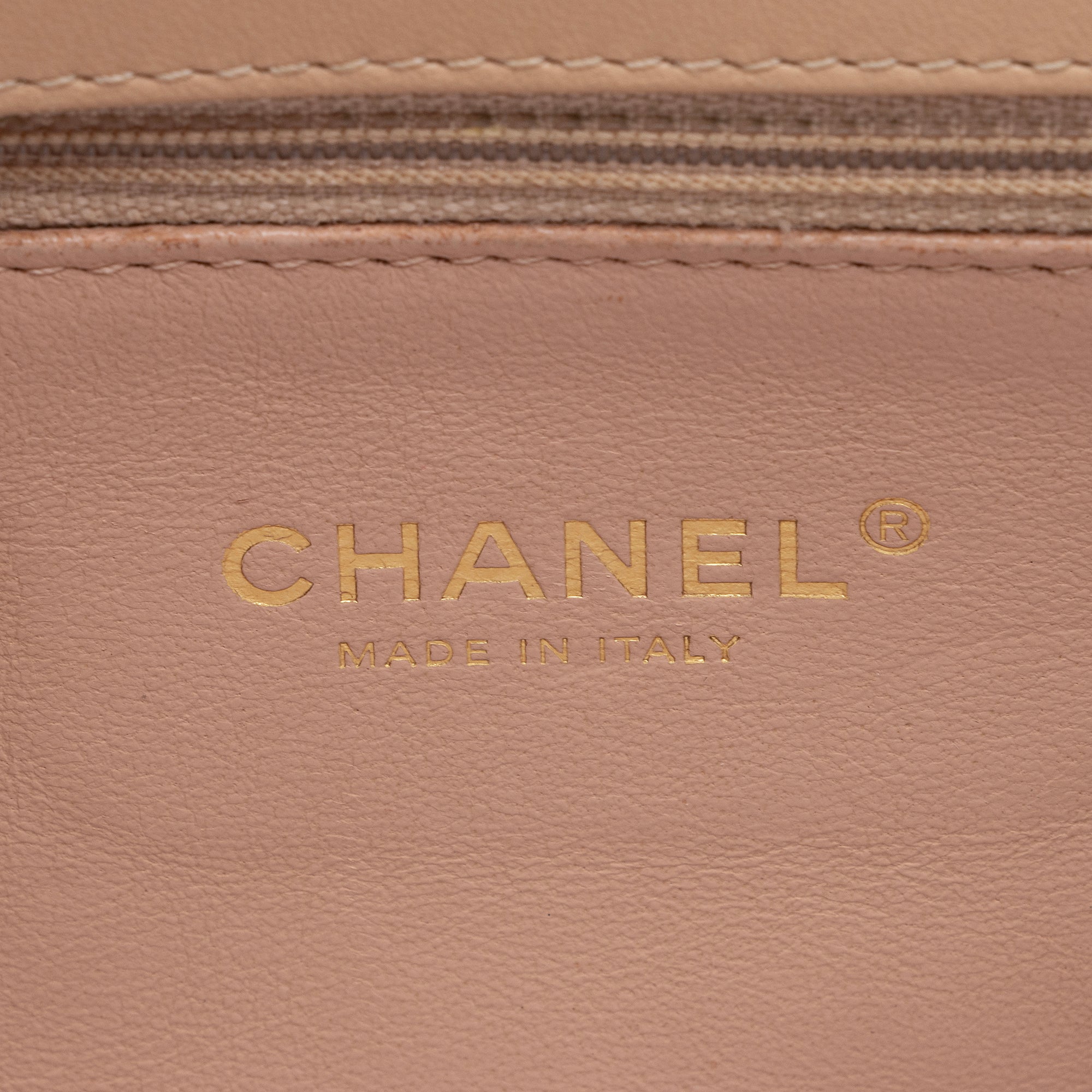 Chanel Grained Calfskin CC Filigree Medium Flap Bag (SHF-P3nxD7)