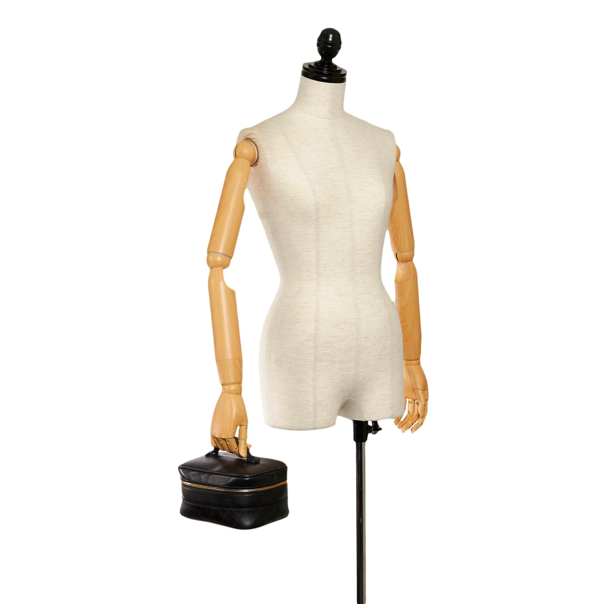 Chanel Matelasse Lambskin Leather Vanity Bag (SHG-32648)