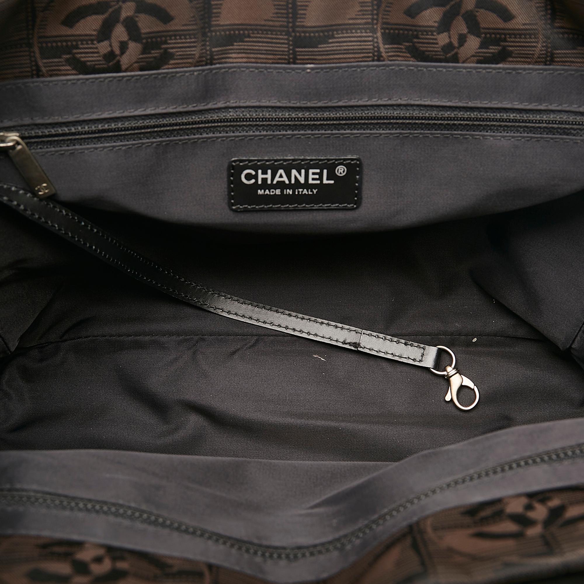 Chanel New Travel Line Handbag (SHG-cYPGJh)