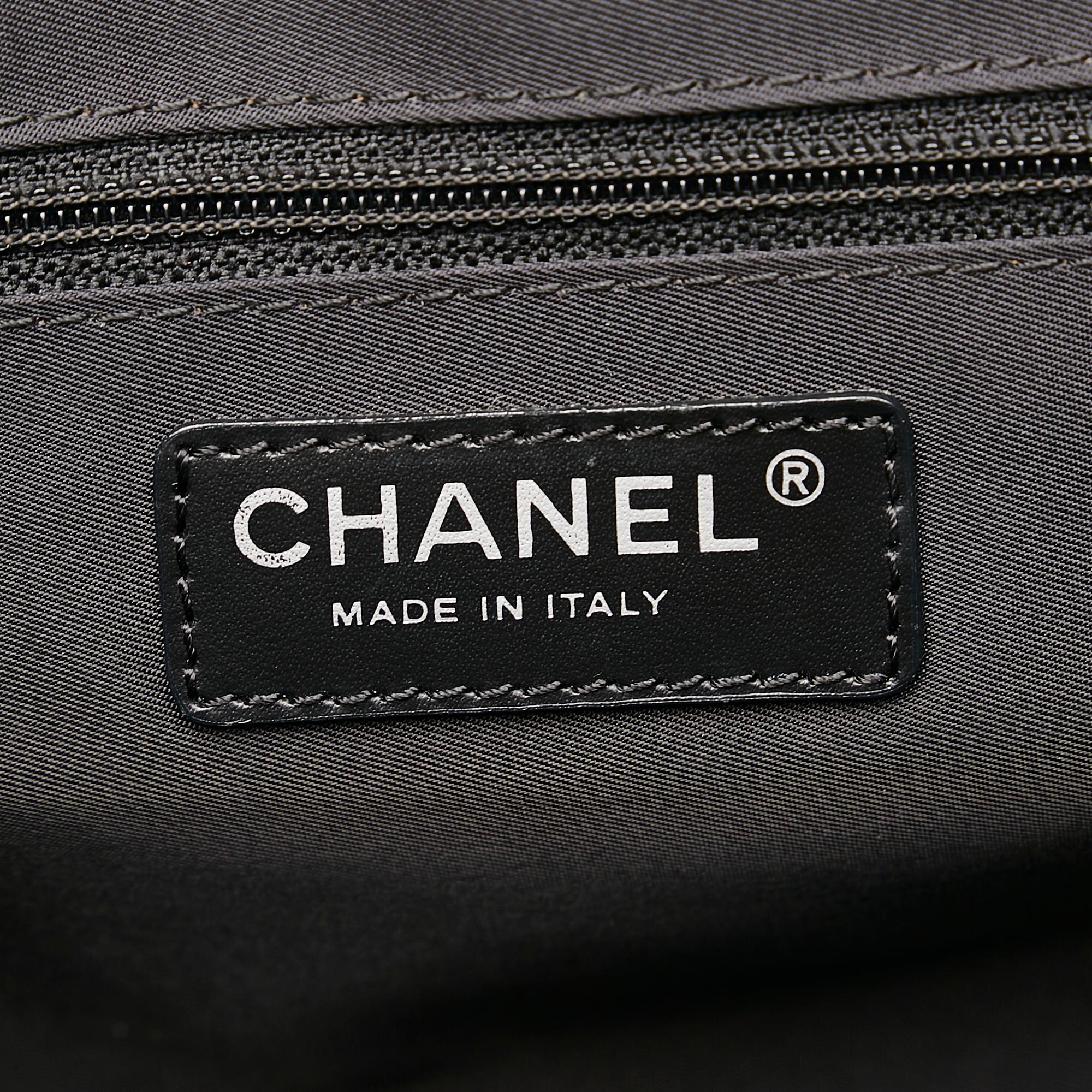 Chanel New Travel Line Handbag (SHG-cYPGJh)