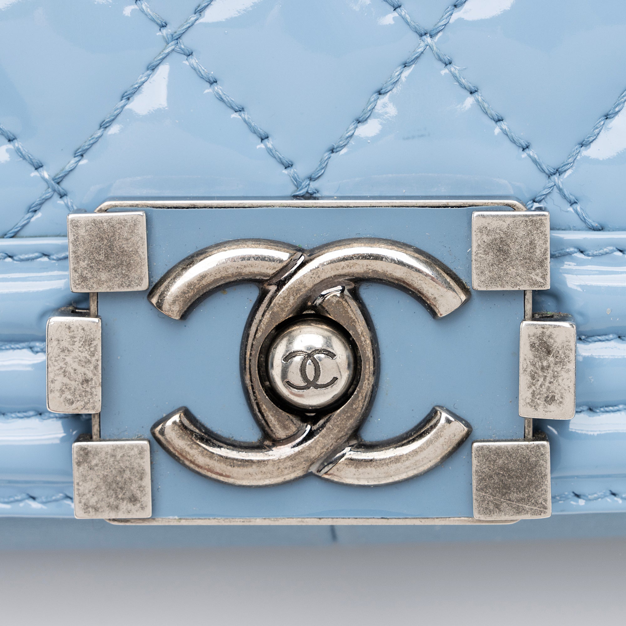 Chanel Patent Leather Old Medium Boy Bag (SHF-23614)