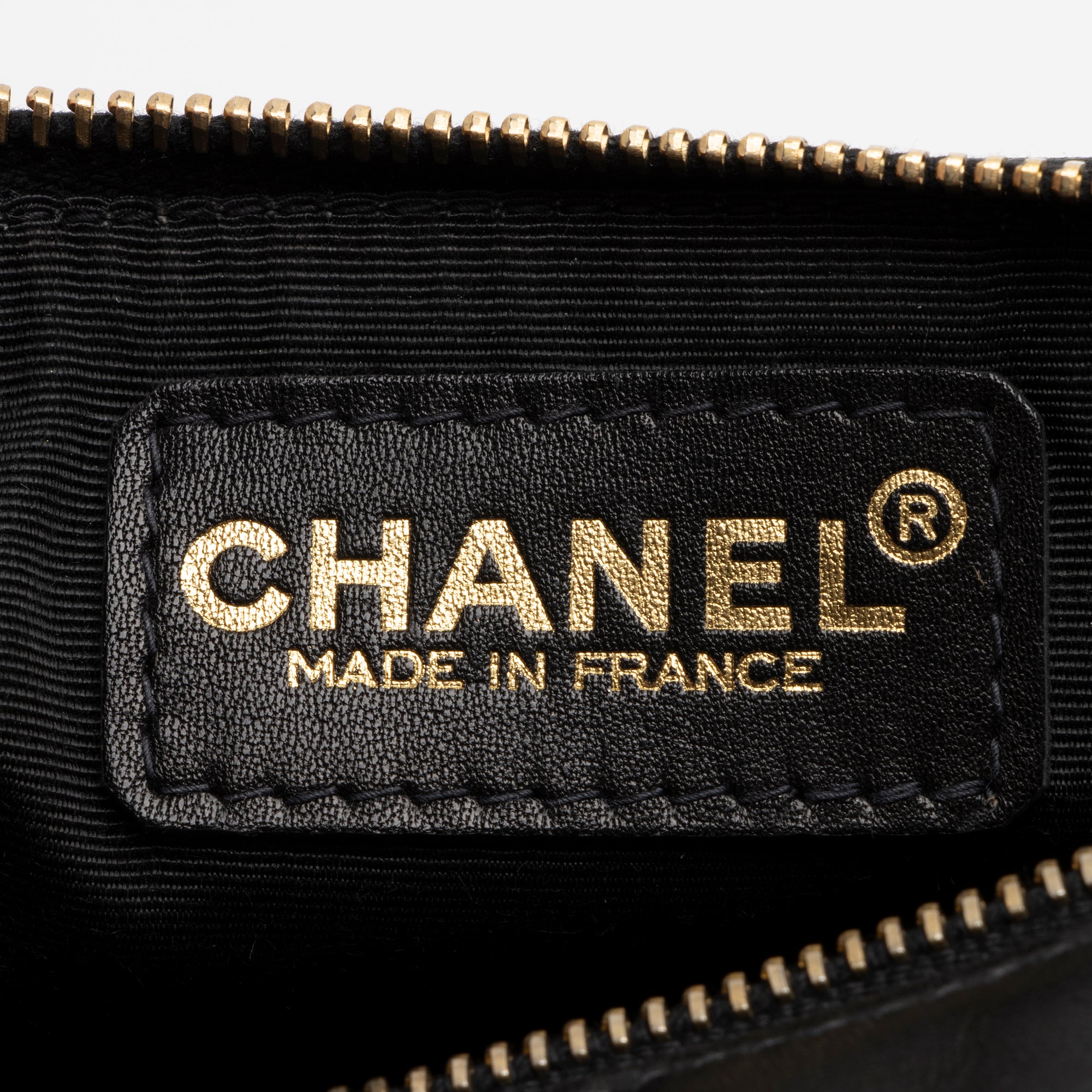 Chanel Vintage Lambskin CC Chocolate Bar Cosmetic Pouch (SHF-Yt3PcN)